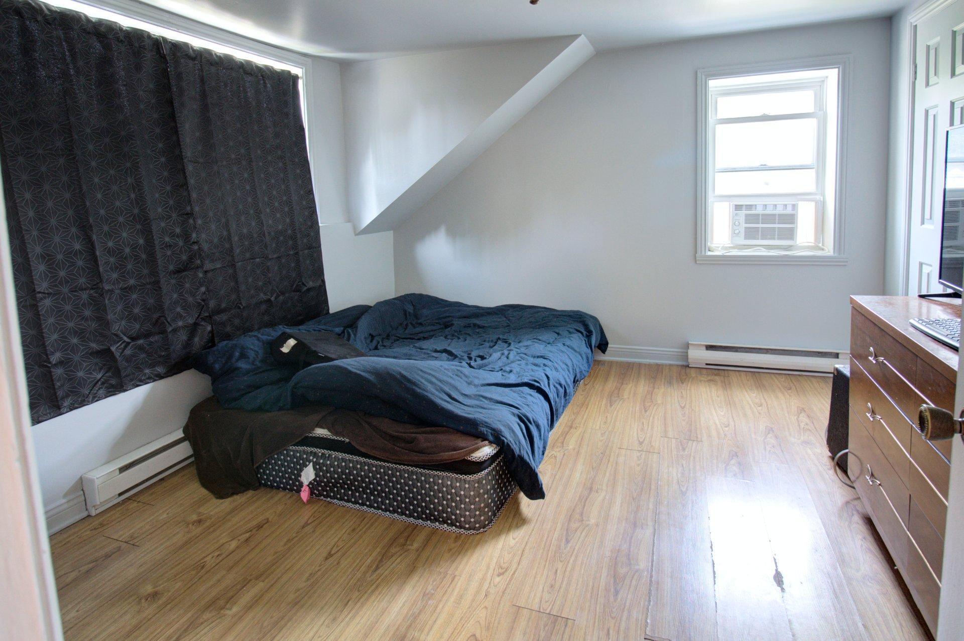 









944

 - 946


Rue Principale

,
Prévost,




QC
J0R1T0

