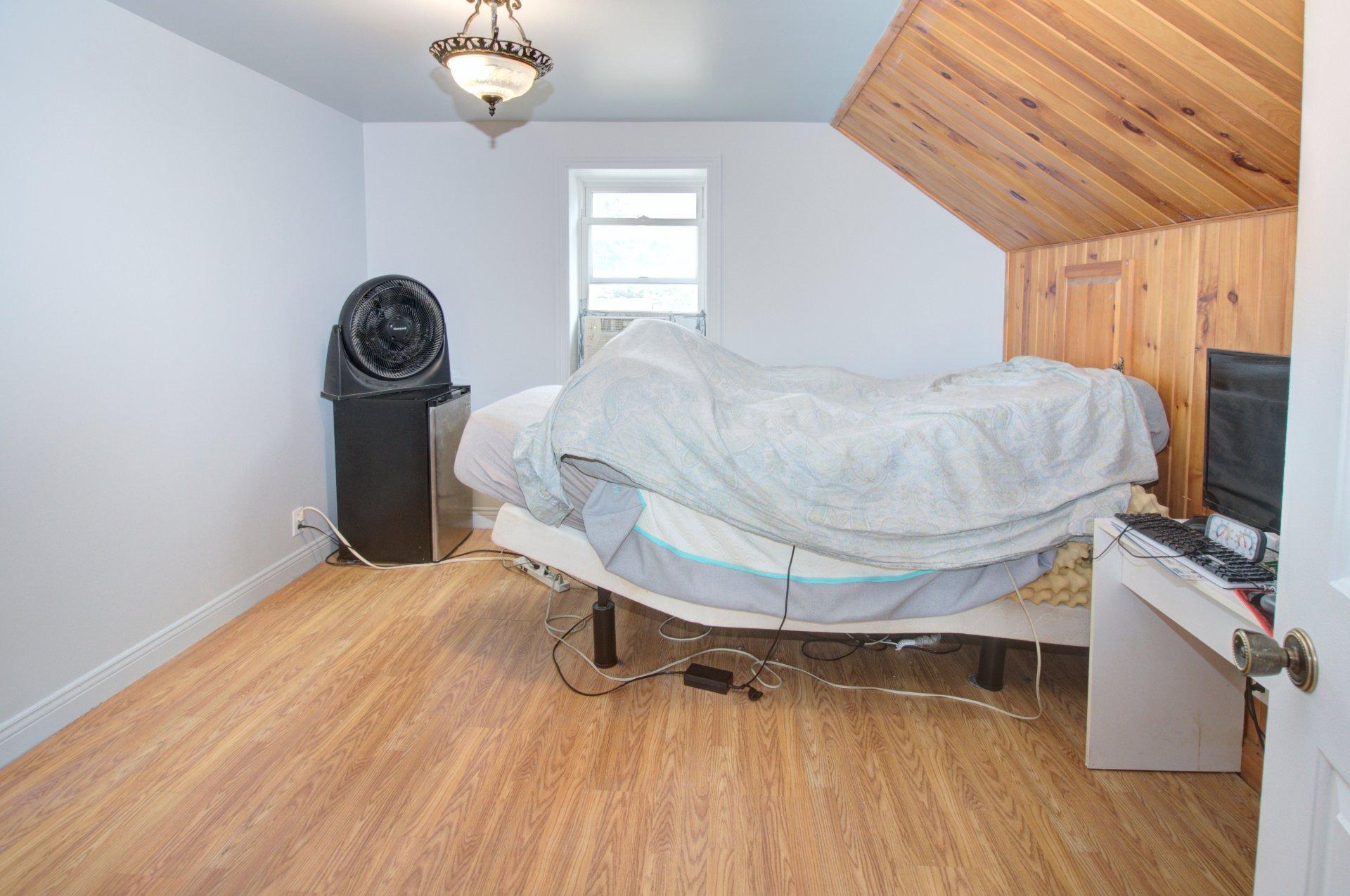









944

 - 946


Rue Principale

,
Prévost,




QC
J0R1T0

