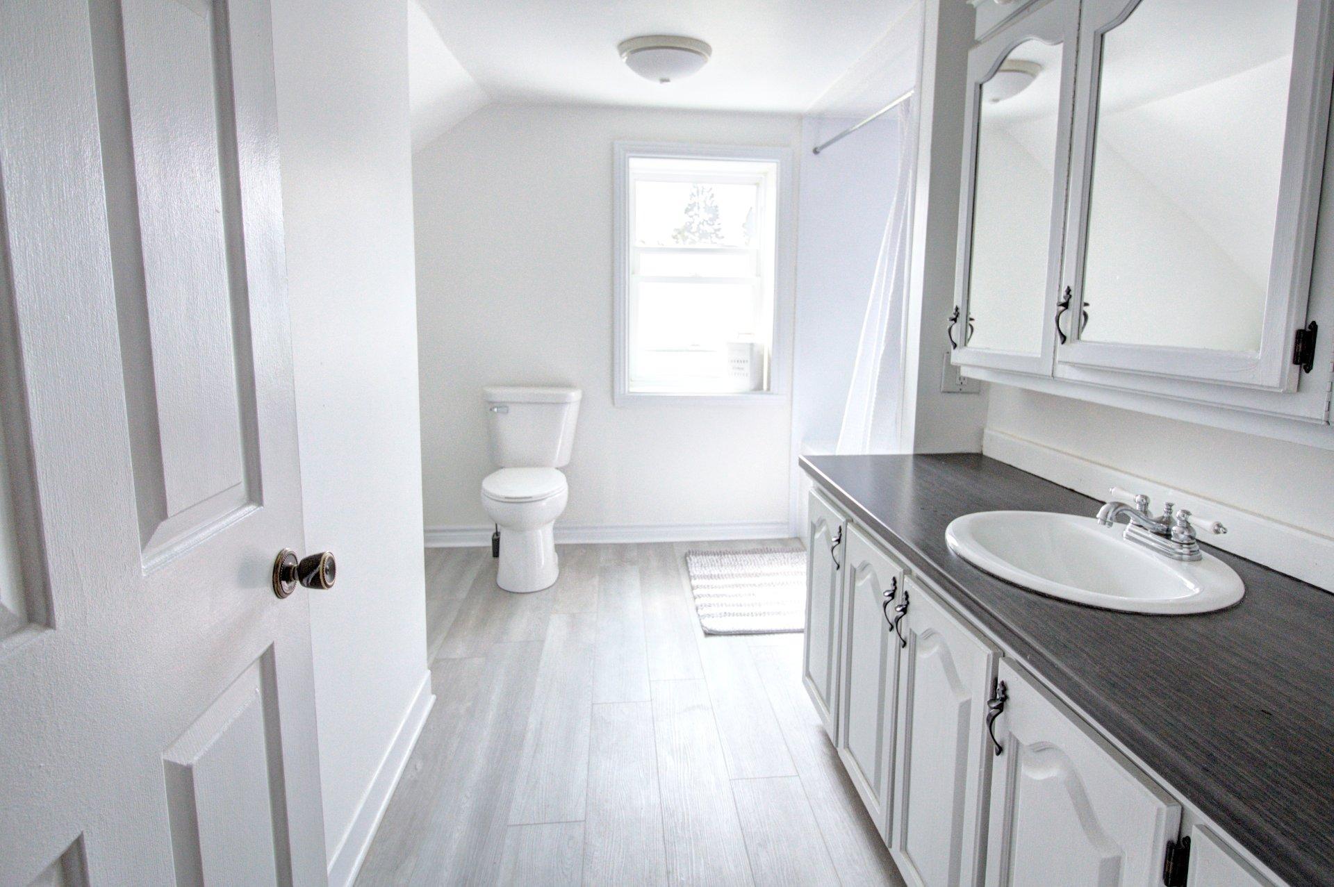









944

 - 946


Rue Principale

,
Prévost,




QC
J0R1T0


