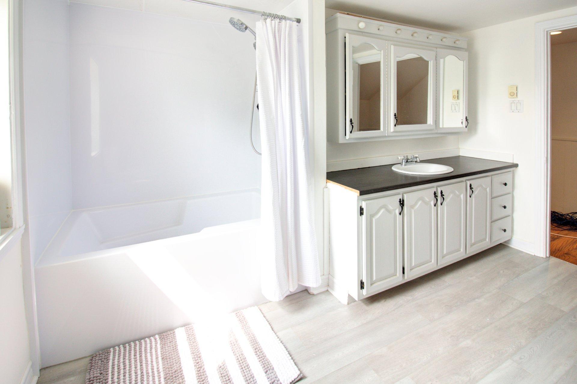 









944

 - 946


Rue Principale

,
Prévost,




QC
J0R1T0

