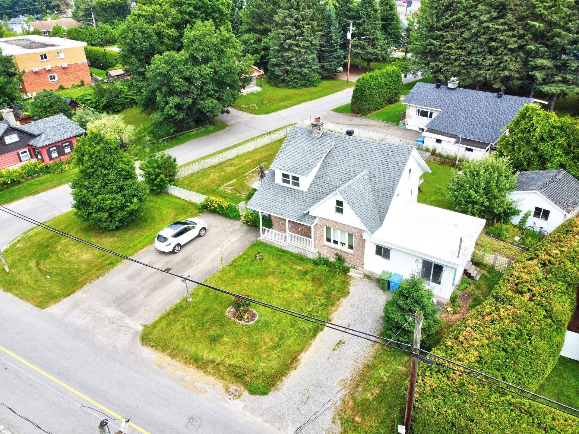









944

 - 946


Rue Principale

,
Prévost,




QC
J0R1T0

