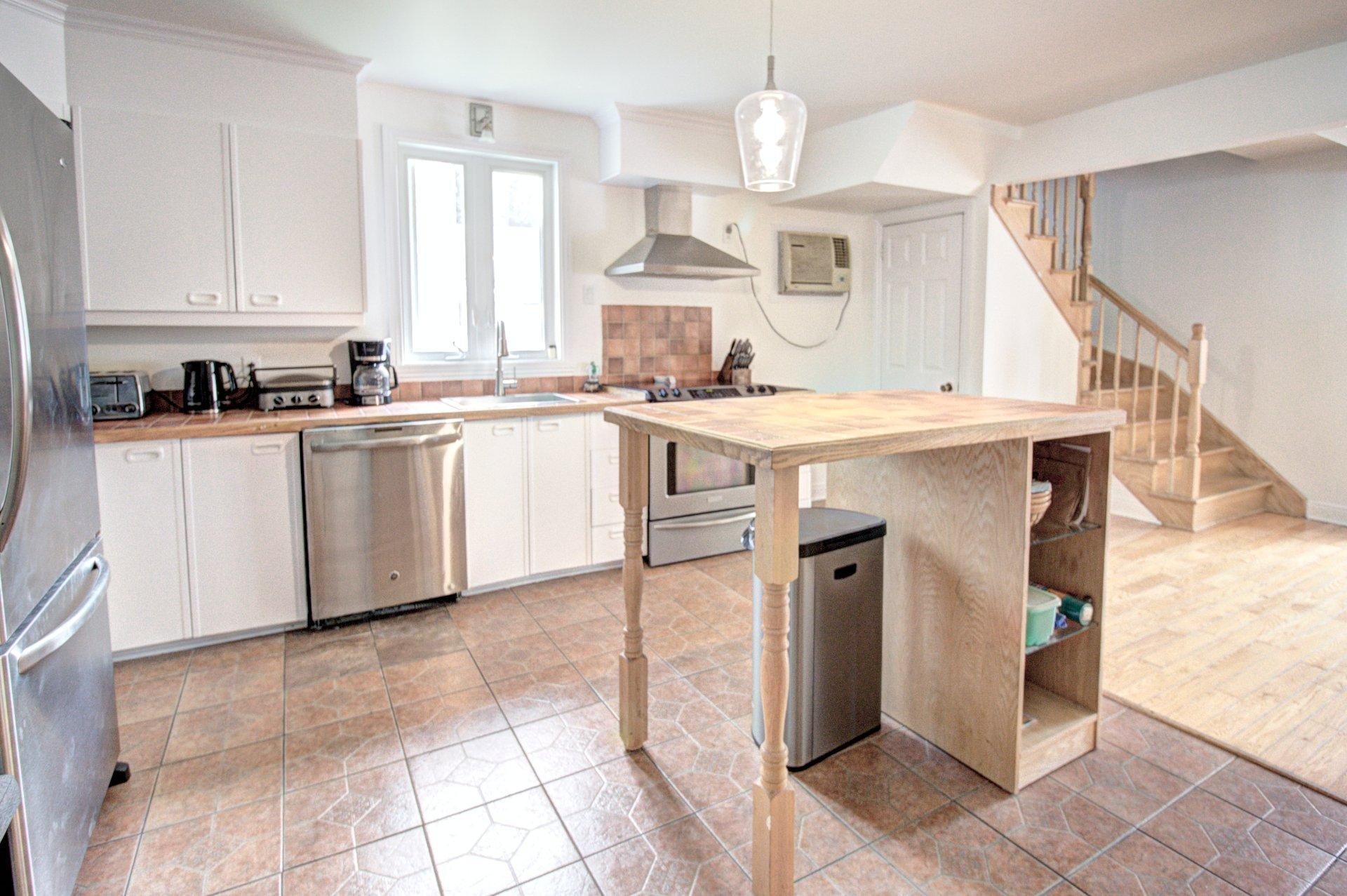 









944

 - 946


Rue Principale

,
Prévost,




QC
J0R1T0

