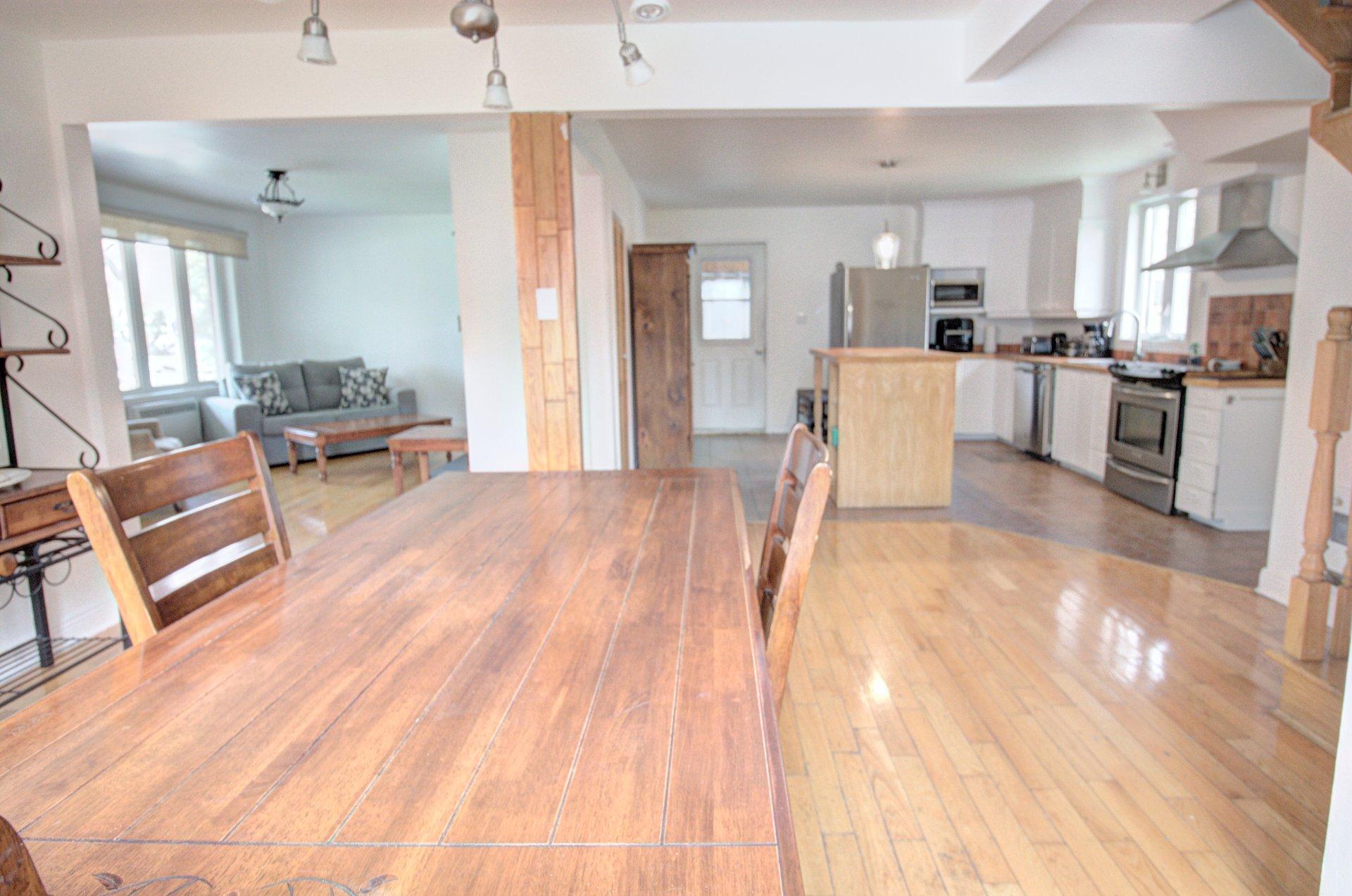 









944

 - 946


Rue Principale

,
Prévost,




QC
J0R1T0

