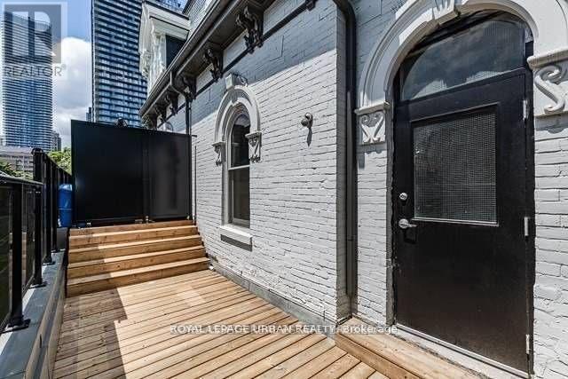 












102 - 72 WELLESLEY STREET E

,
Toronto,




Ontario
M4Y1H2

