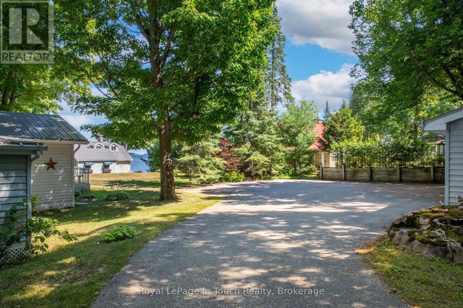 












1443 CHAMPLAIN ROAD

,
Tiny,




Ontario
L9M0C1

