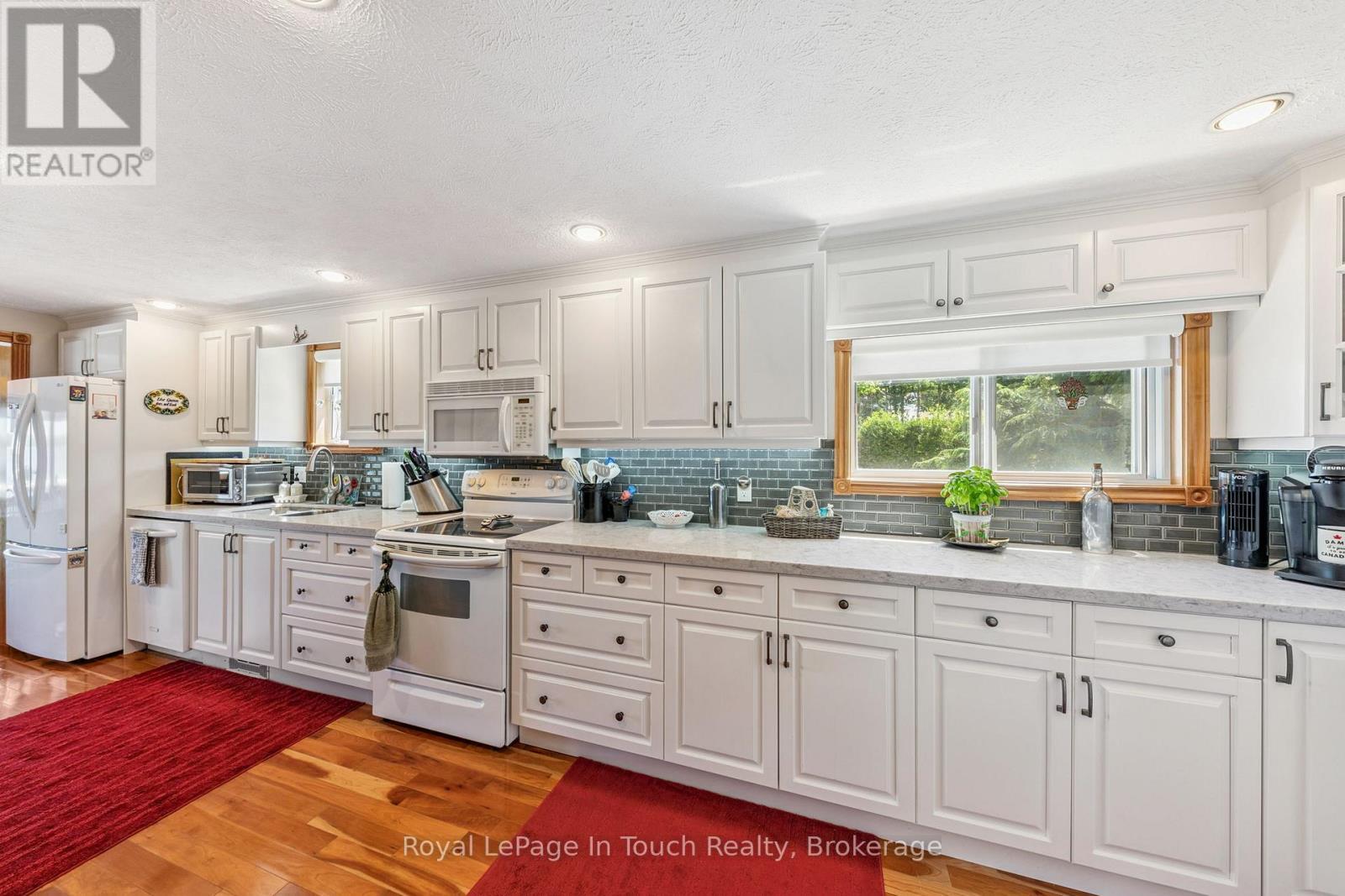 












1443 CHAMPLAIN ROAD

,
Tiny,




Ontario
L9M0C1

