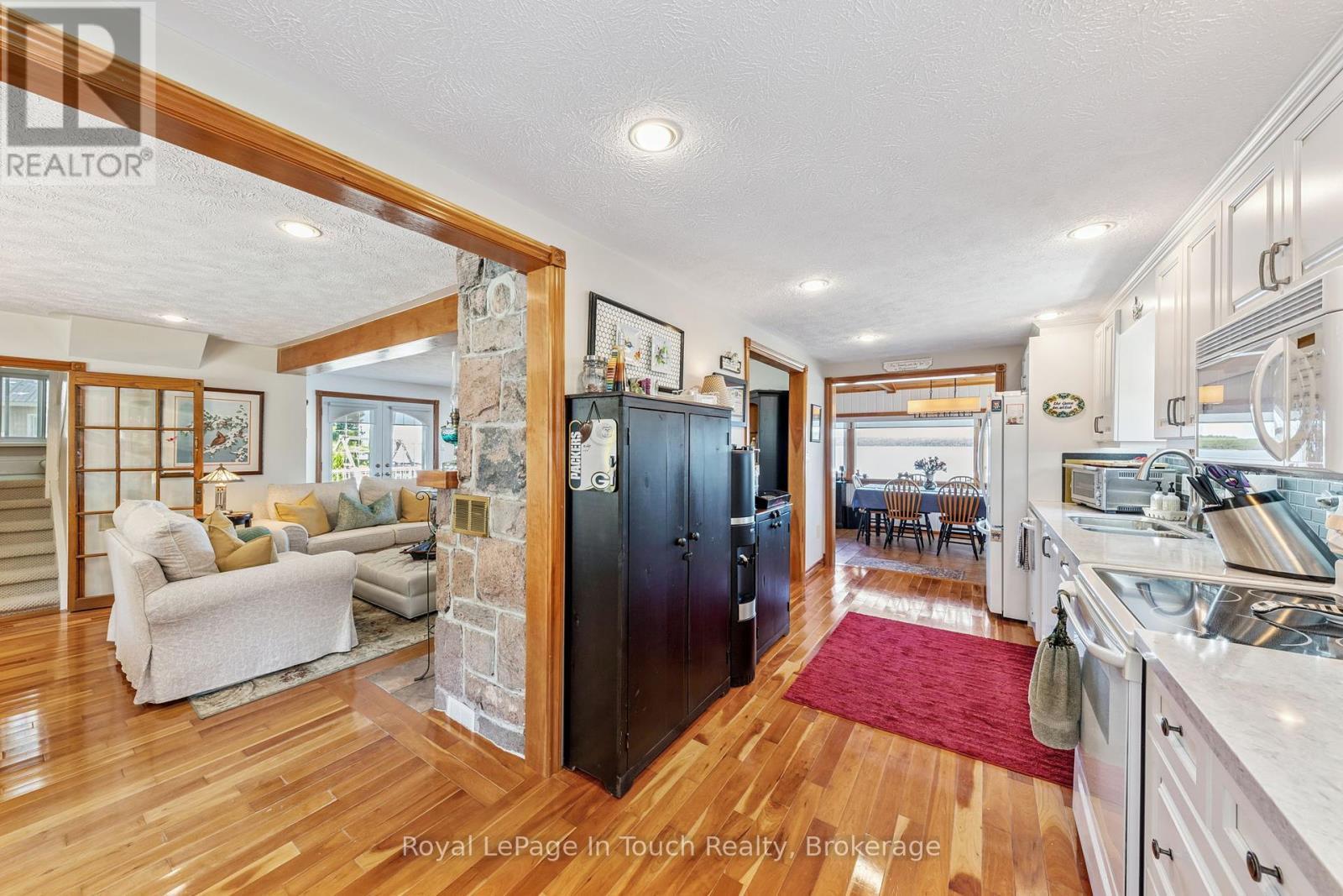












1443 CHAMPLAIN ROAD

,
Tiny,




Ontario
L9M0C1

