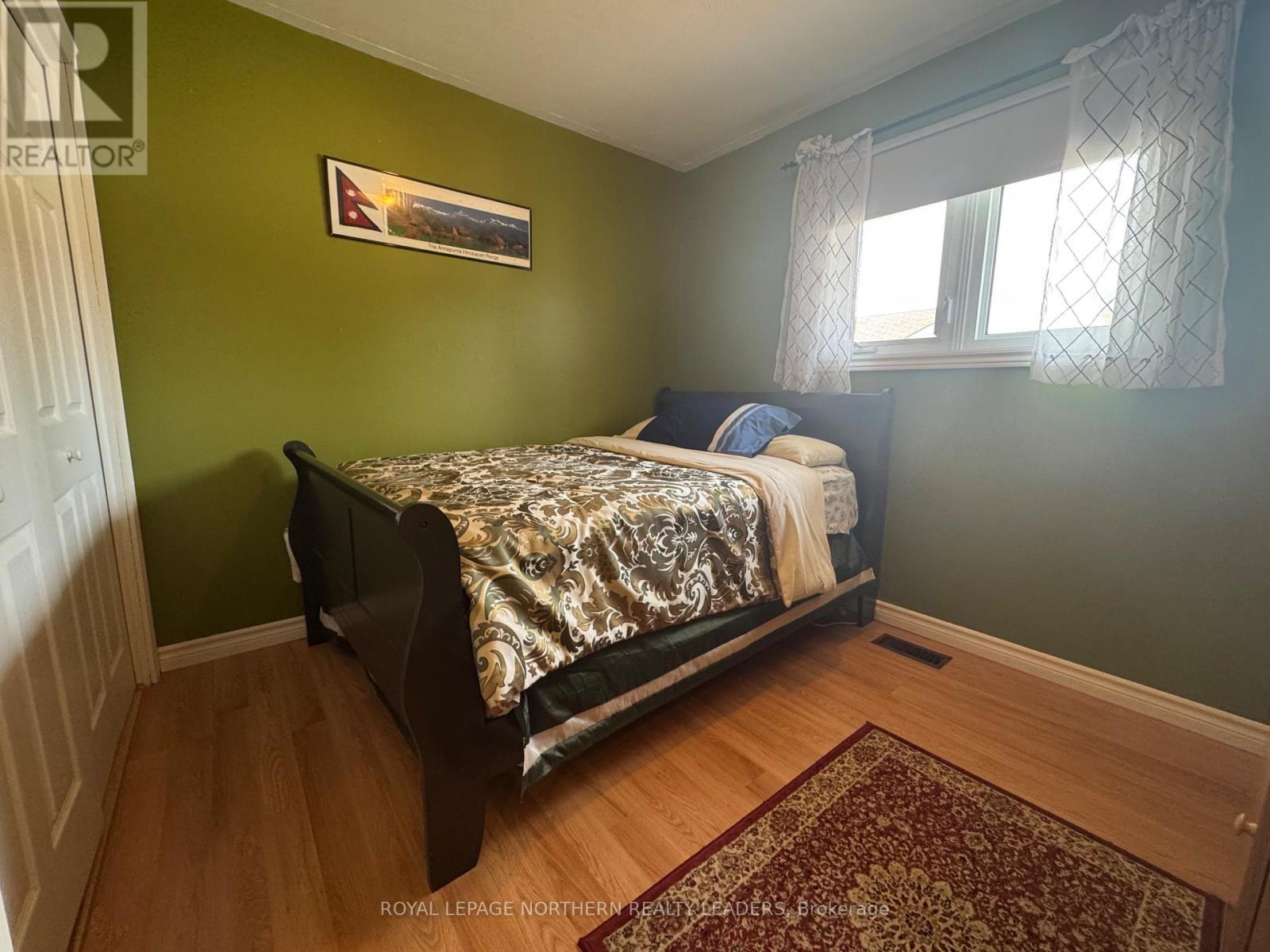 












880 PARK AVENUE

,
Timmins (MTJ - Main Area),




Ontario
P4N3Y2


