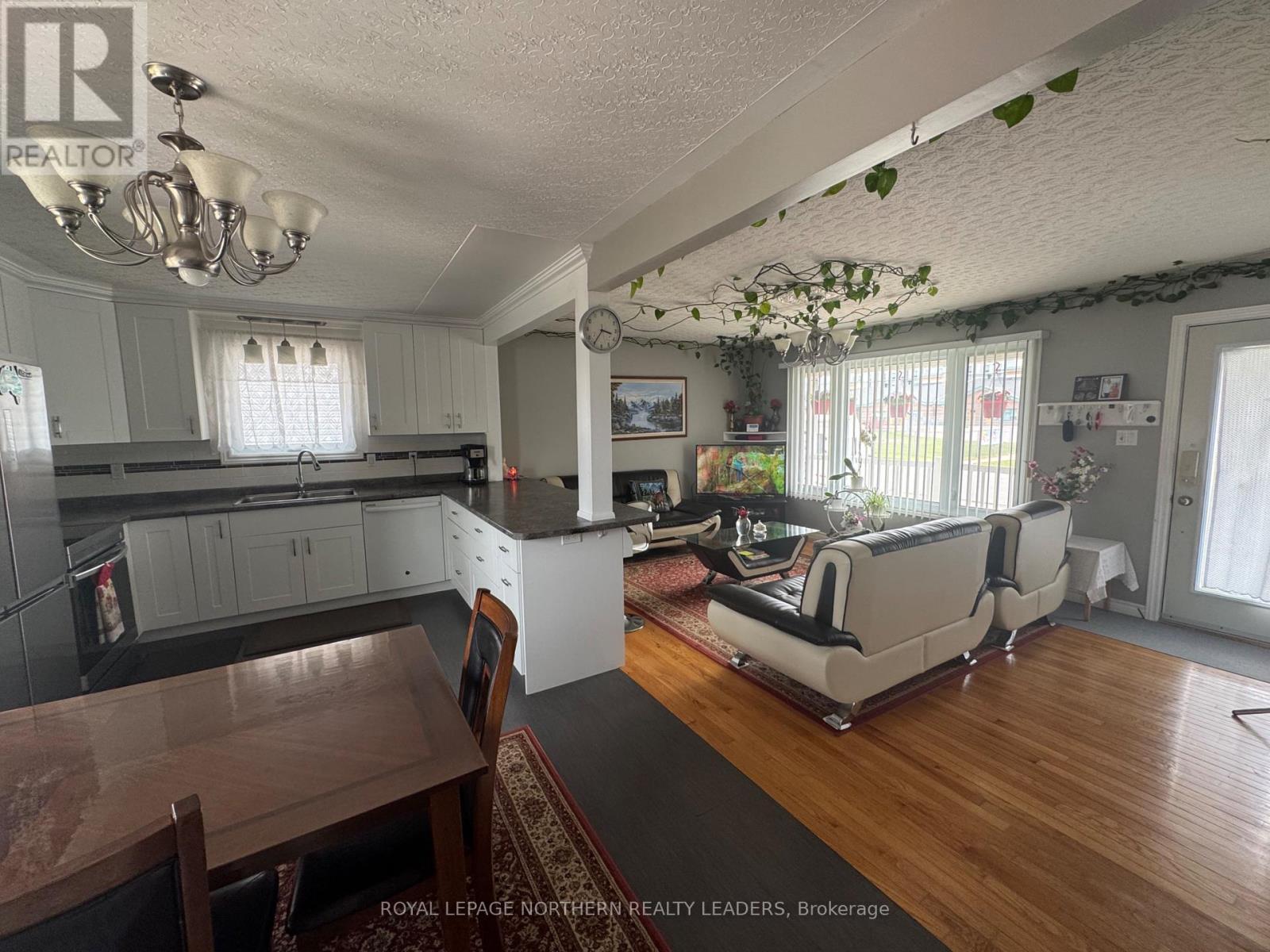 












880 PARK AVENUE

,
Timmins (MTJ - Main Area),




Ontario
P4N3Y2

