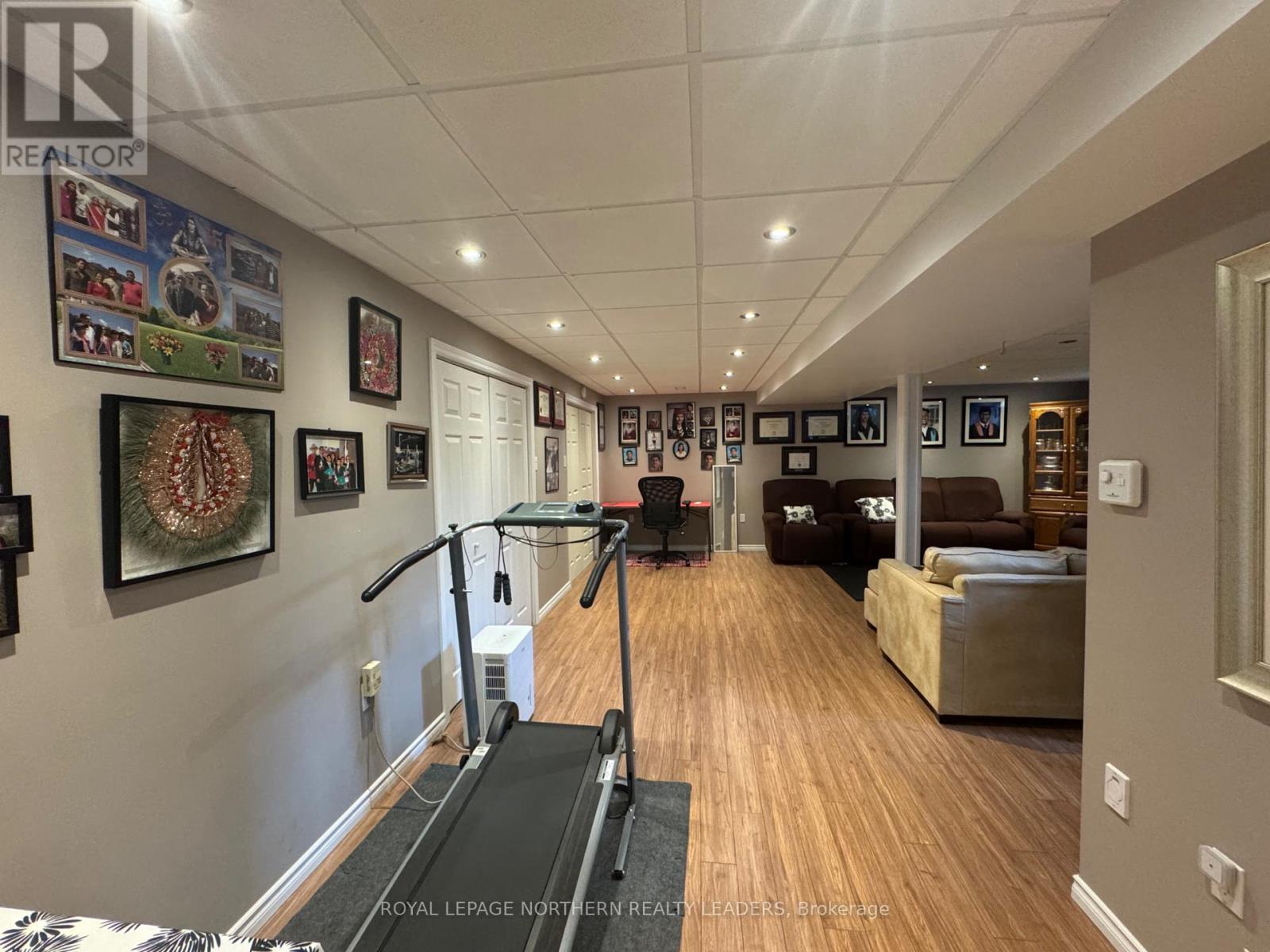 












880 PARK AVENUE

,
Timmins (MTJ - Main Area),




Ontario
P4N3Y2

