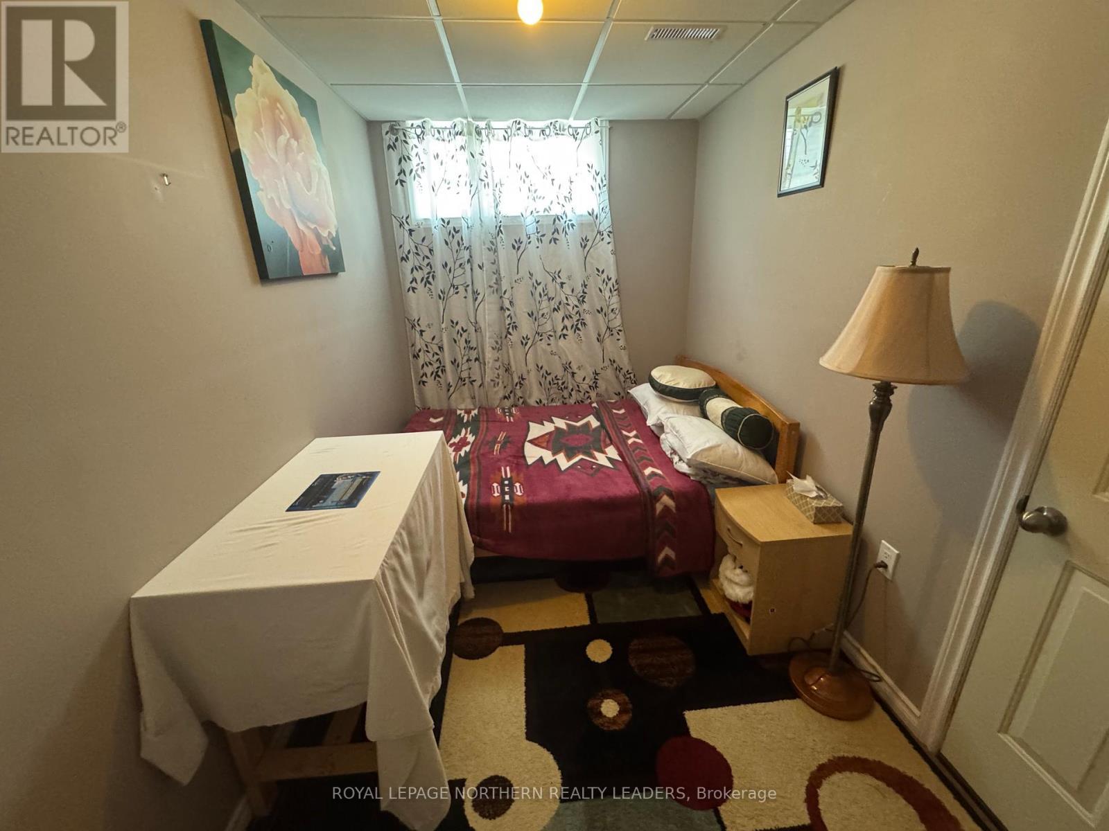 












880 PARK AVENUE

,
Timmins (MTJ - Main Area),




Ontario
P4N3Y2


