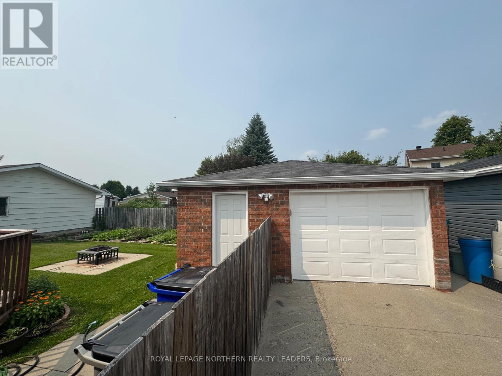












880 PARK AVENUE

,
Timmins (MTJ - Main Area),




Ontario
P4N3Y2

