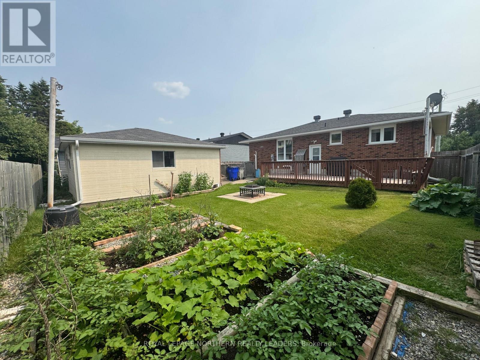 












880 PARK AVENUE

,
Timmins (MTJ - Main Area),




Ontario
P4N3Y2

