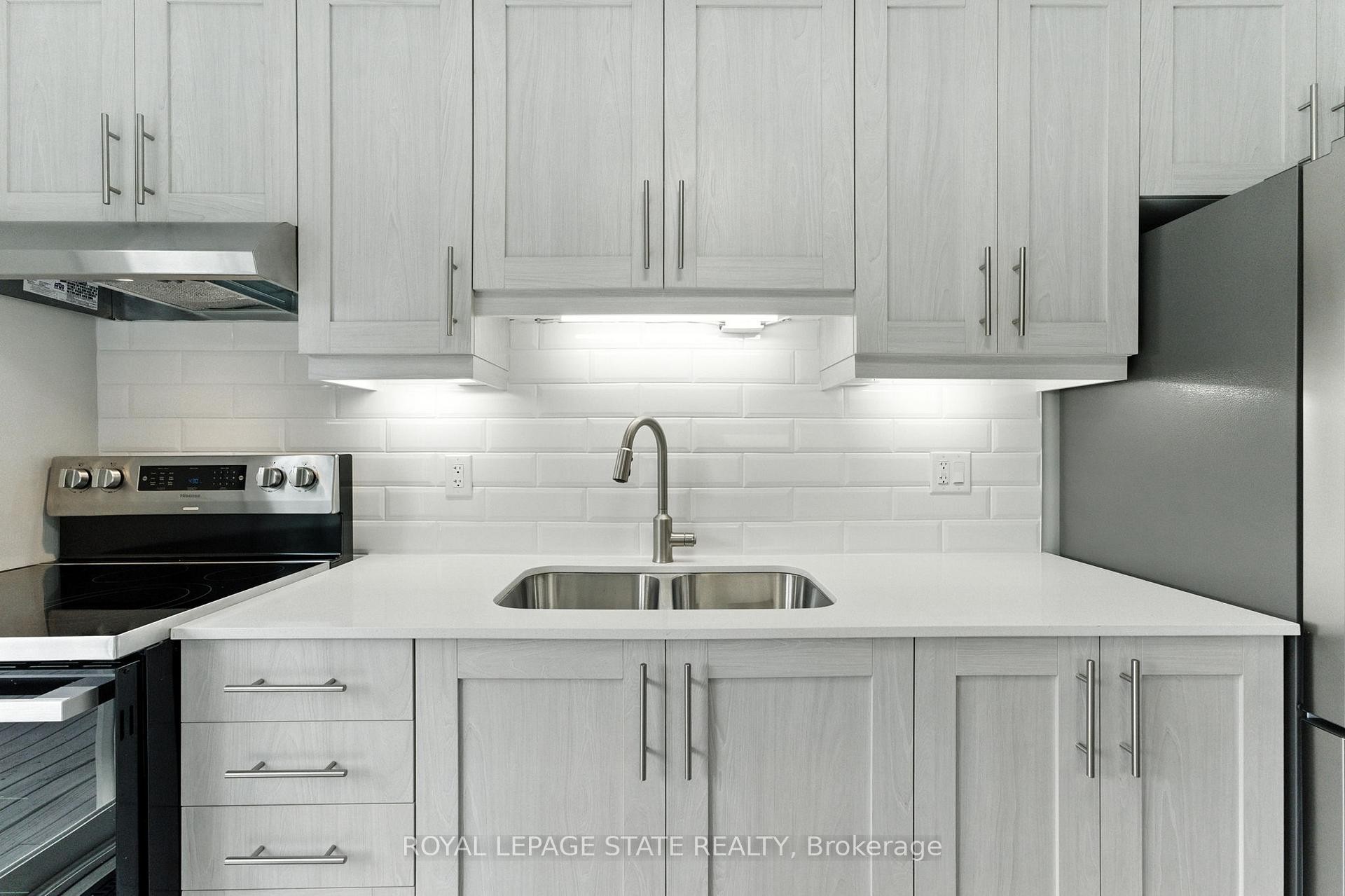 









7185


Airport

Road,
Hamilton,




ON
L0R 1W0

