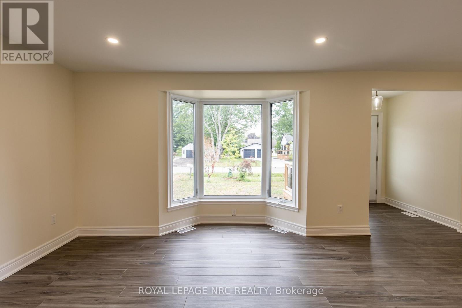 












88 MERRITT PARKWAY N

,
Port Colborne (Main Street),




Ontario
L3K3Y1

