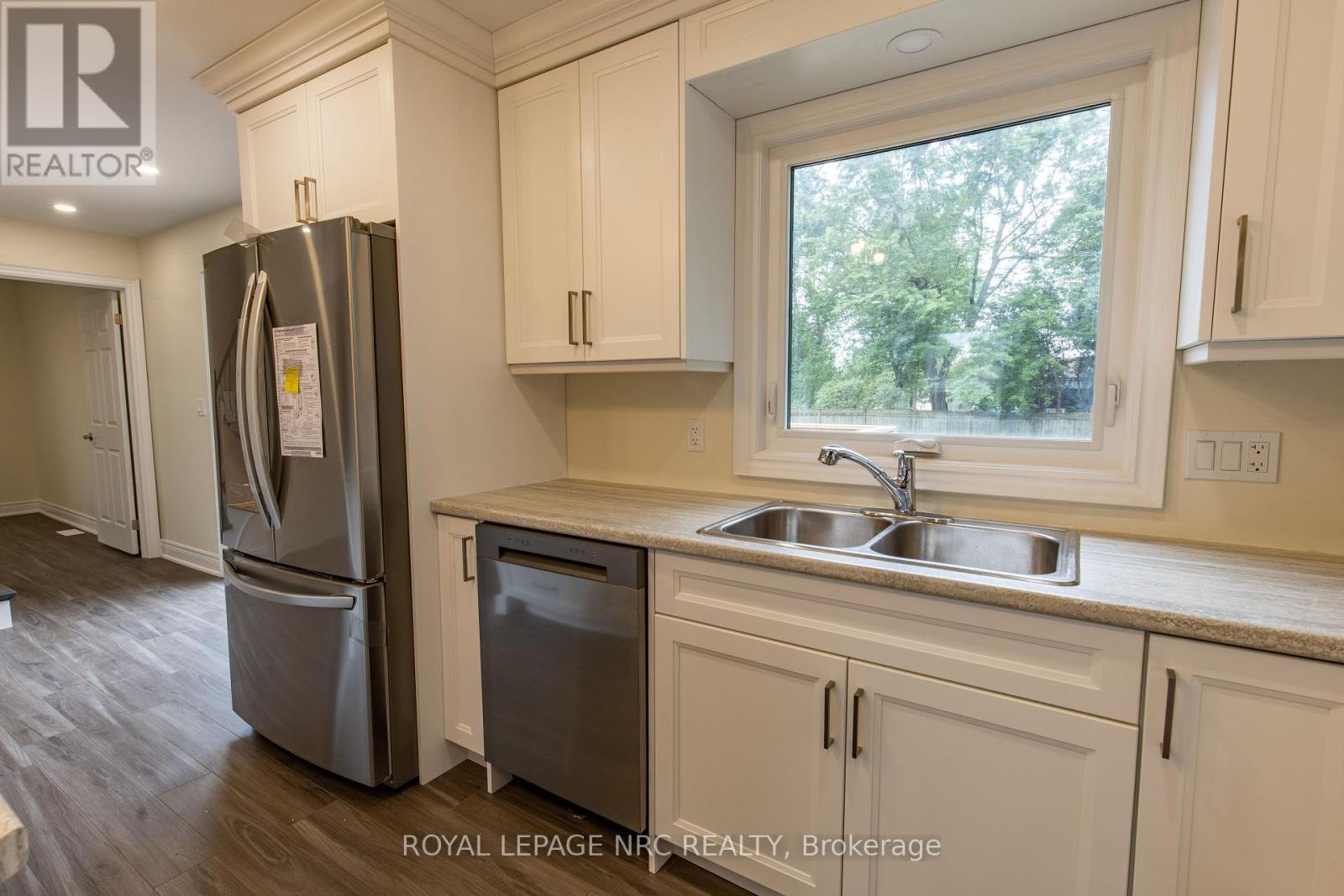 












88 MERRITT PARKWAY N

,
Port Colborne (Main Street),




Ontario
L3K3Y1

