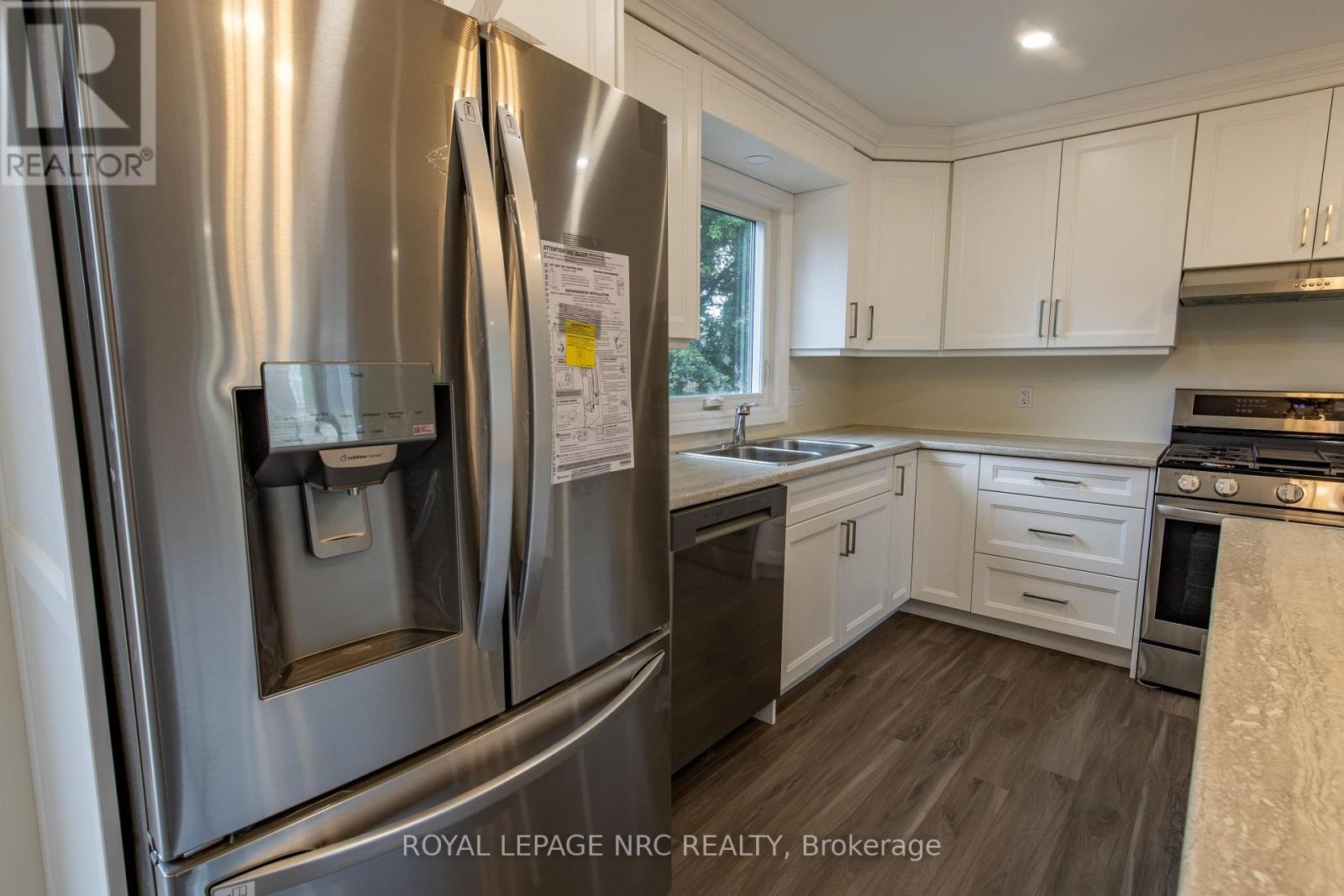 












88 MERRITT PARKWAY N

,
Port Colborne (Main Street),




Ontario
L3K3Y1

