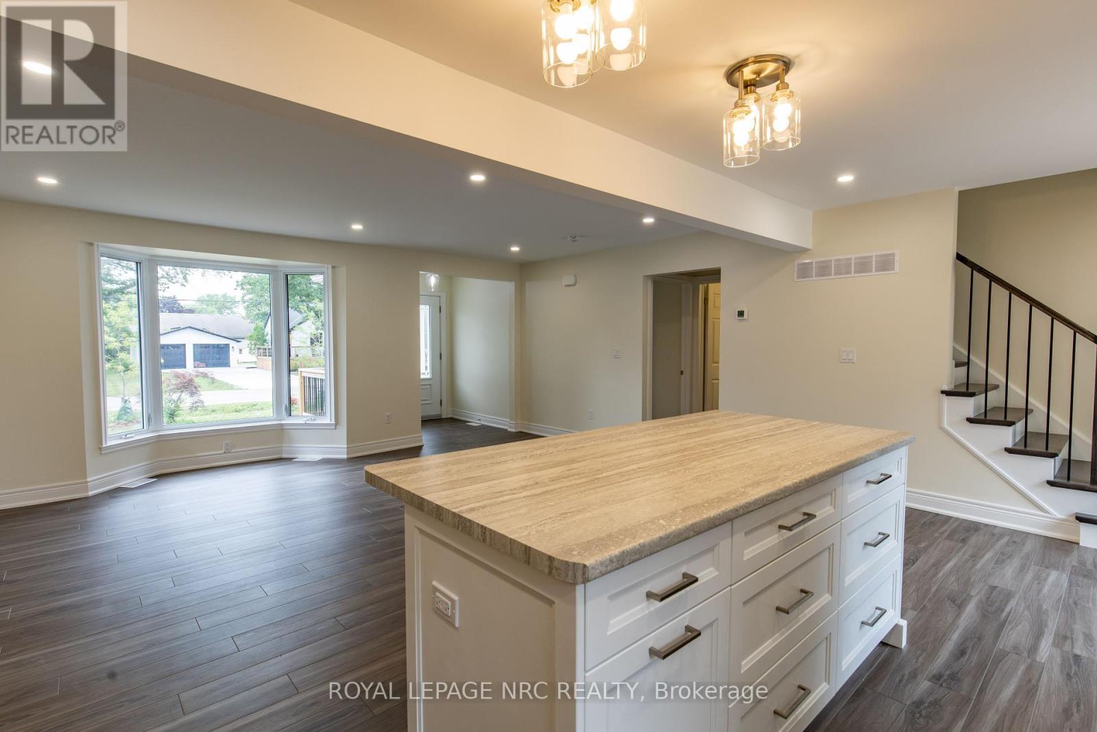 












88 MERRITT PARKWAY N

,
Port Colborne (Main Street),




Ontario
L3K3Y1


