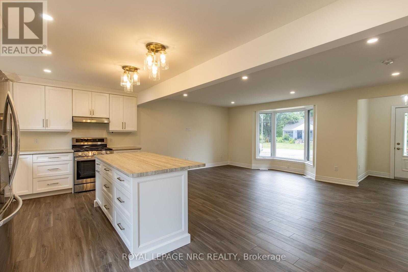 












88 MERRITT PARKWAY N

,
Port Colborne (Main Street),




Ontario
L3K3Y1

