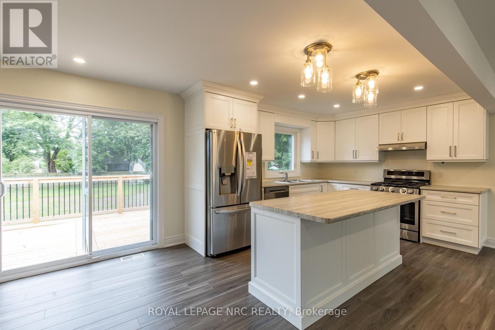 












88 MERRITT PARKWAY N

,
Port Colborne (Main Street),




Ontario
L3K3Y1

