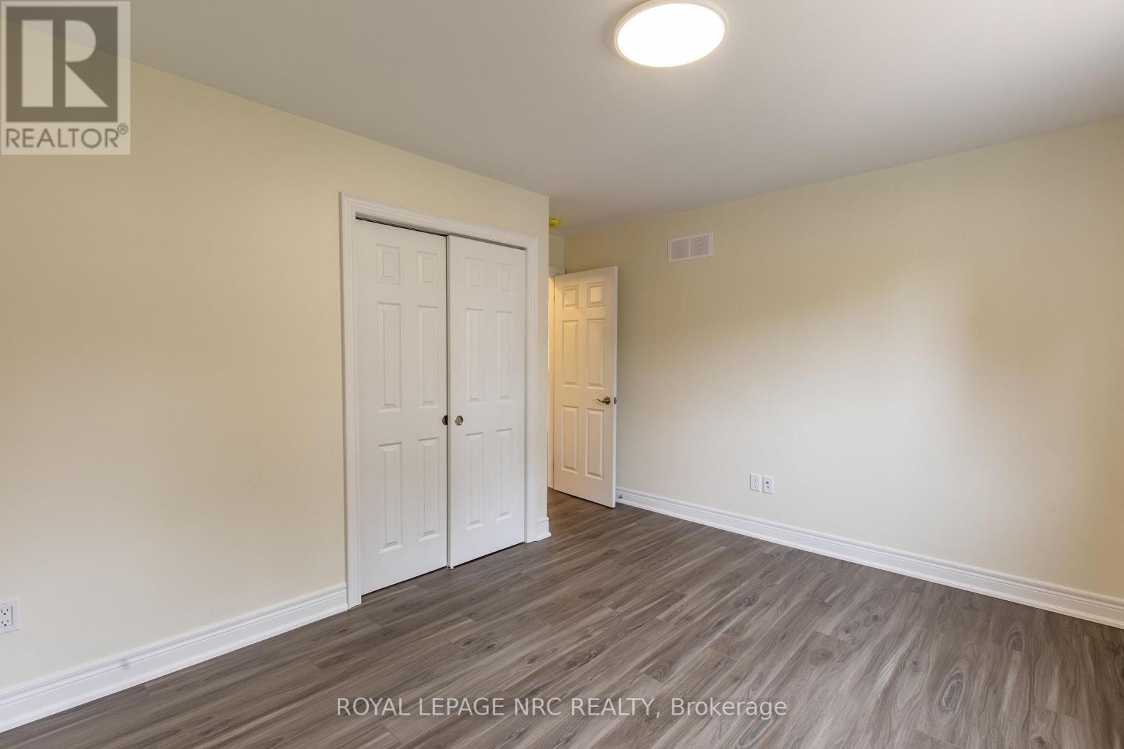 












88 MERRITT PARKWAY N

,
Port Colborne (Main Street),




Ontario
L3K3Y1

