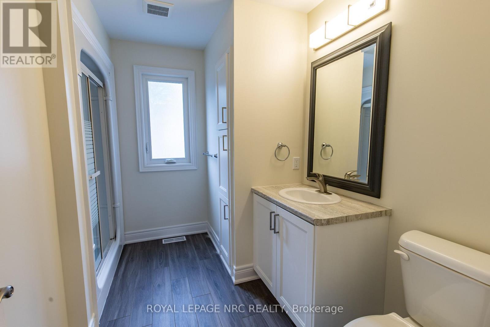 












88 MERRITT PARKWAY N

,
Port Colborne (Main Street),




Ontario
L3K3Y1

