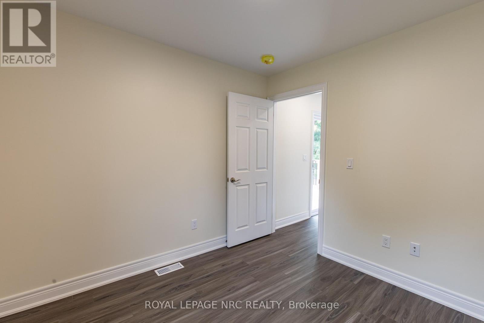 












88 MERRITT PARKWAY N

,
Port Colborne (Main Street),




Ontario
L3K3Y1

