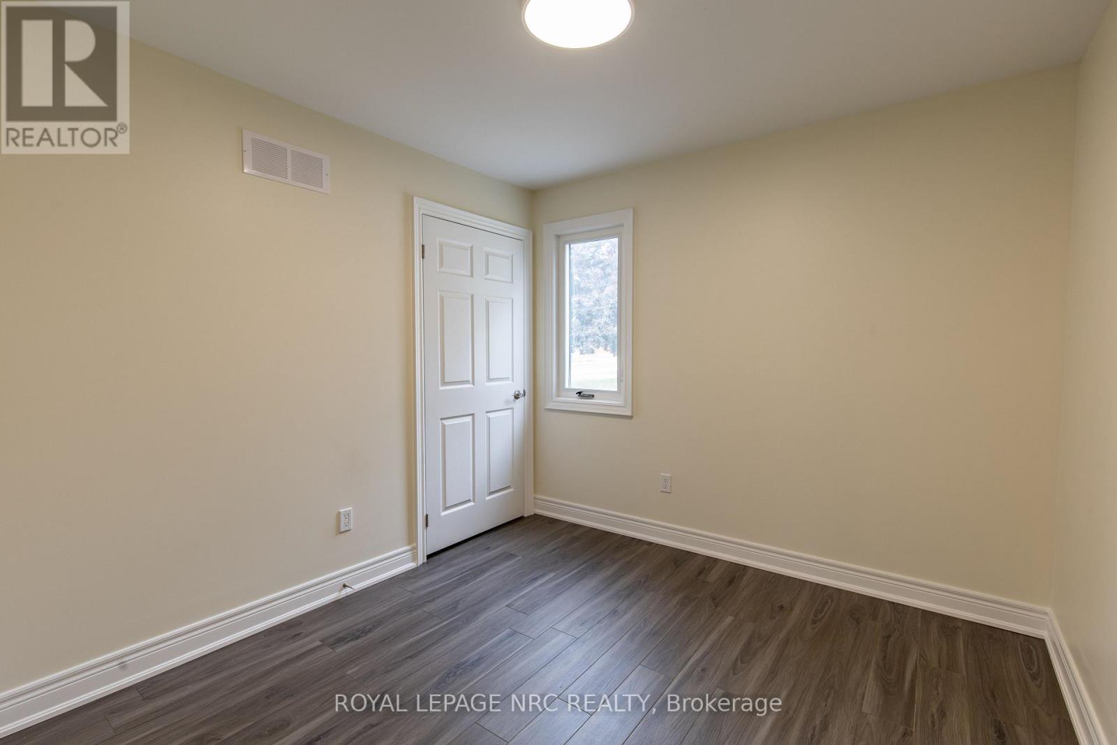 












88 MERRITT PARKWAY N

,
Port Colborne (Main Street),




Ontario
L3K3Y1

