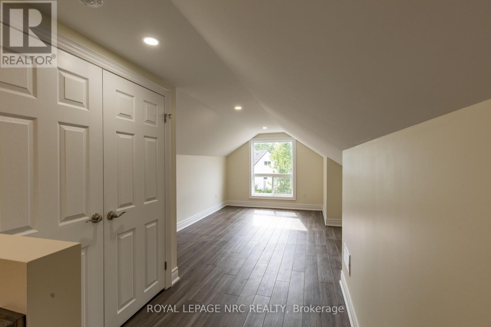 












88 MERRITT PARKWAY N

,
Port Colborne (Main Street),




Ontario
L3K3Y1

