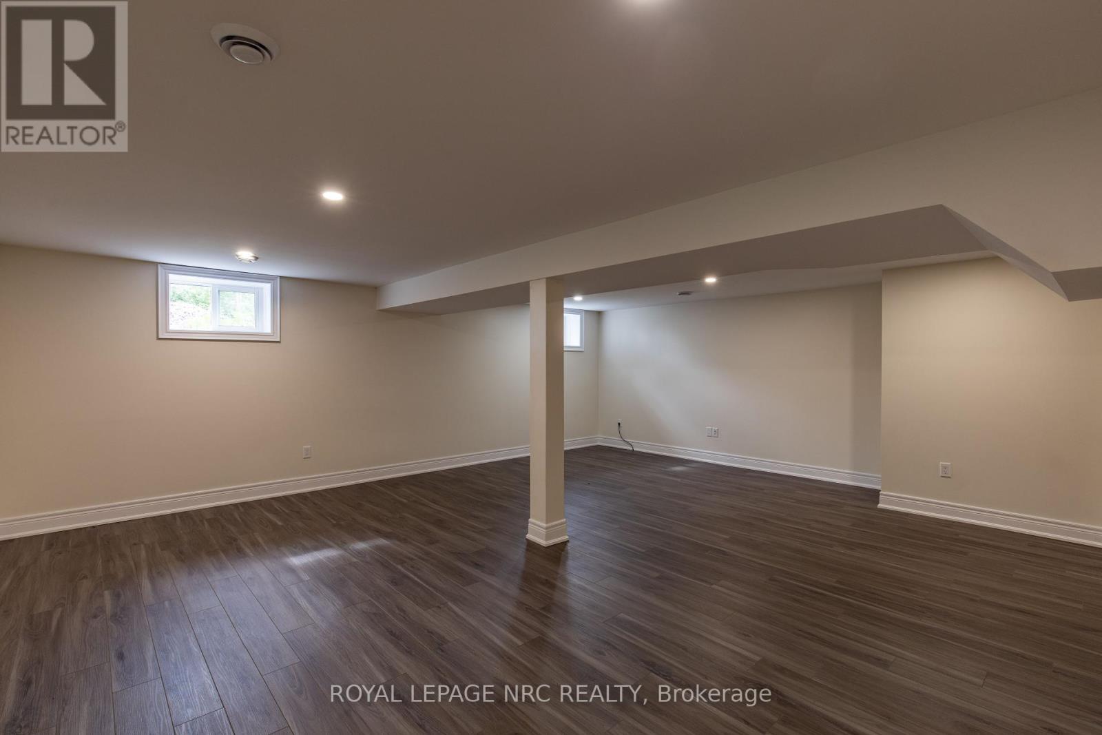 












88 MERRITT PARKWAY N

,
Port Colborne (Main Street),




Ontario
L3K3Y1

