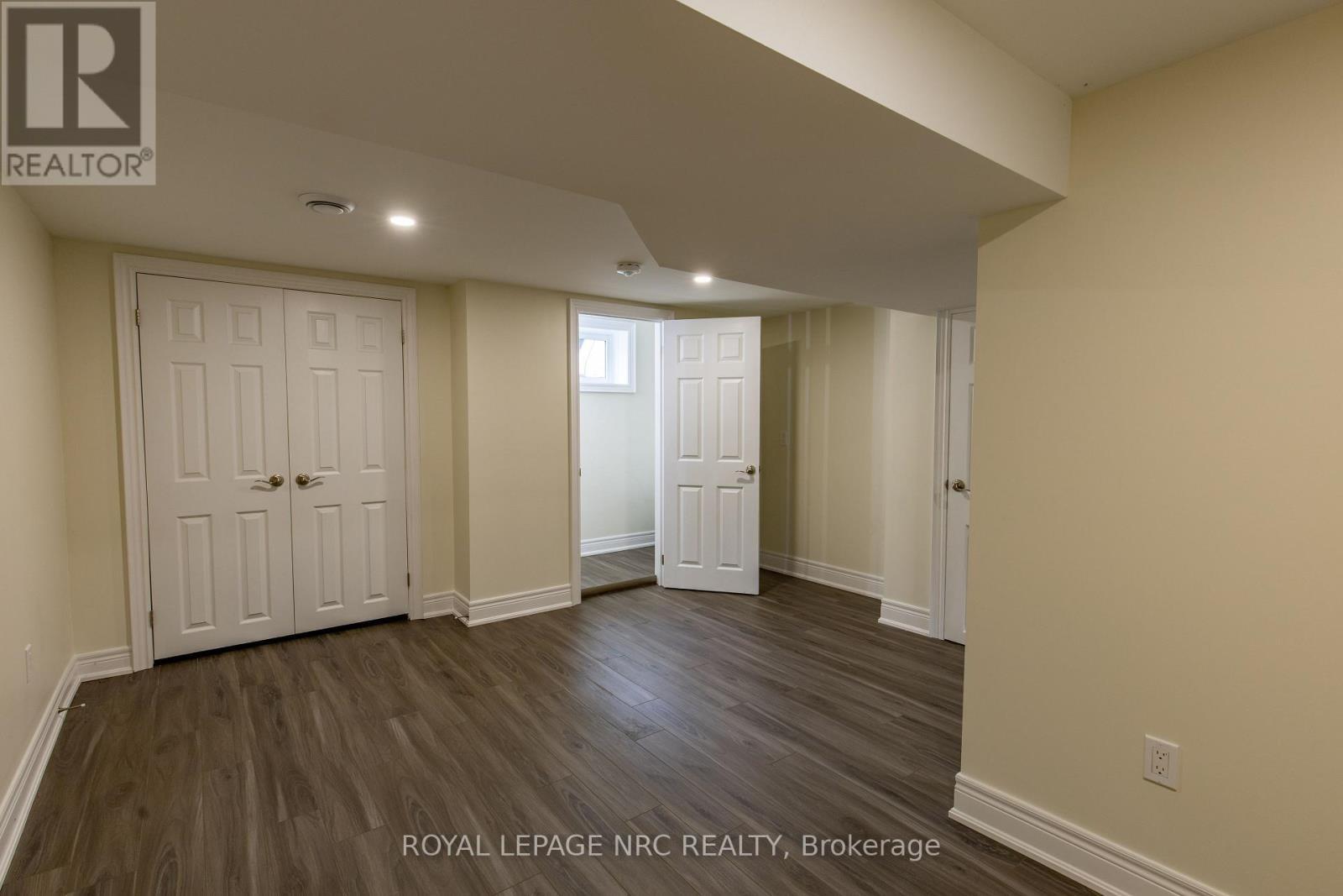 












88 MERRITT PARKWAY N

,
Port Colborne (Main Street),




Ontario
L3K3Y1

