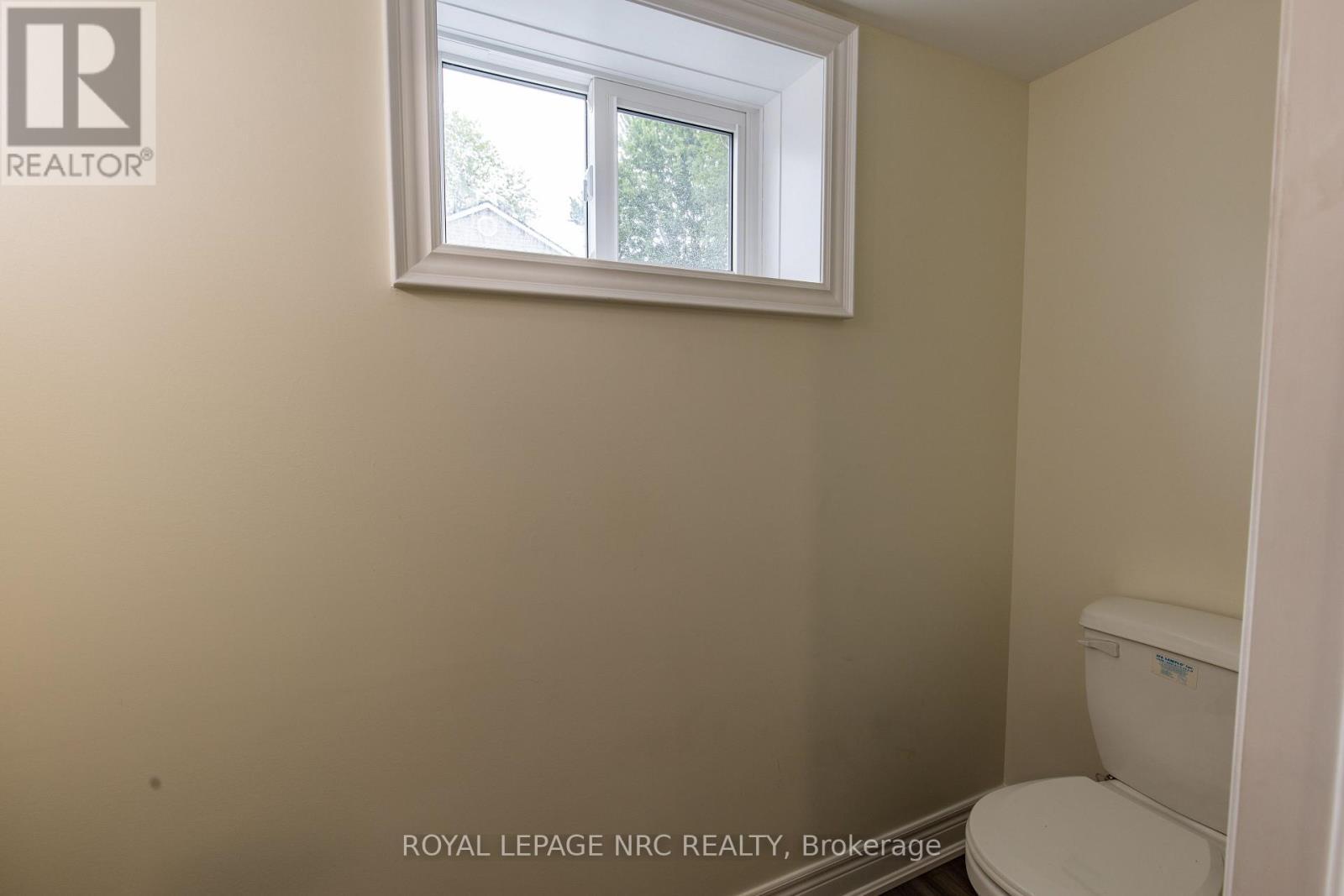 












88 MERRITT PARKWAY N

,
Port Colborne (Main Street),




Ontario
L3K3Y1

