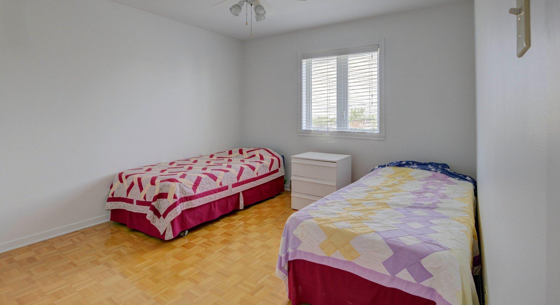 









718


Rue Maisonneuve

,
Longueuil (Saint-Hubert),




QC
J3Y7W8

