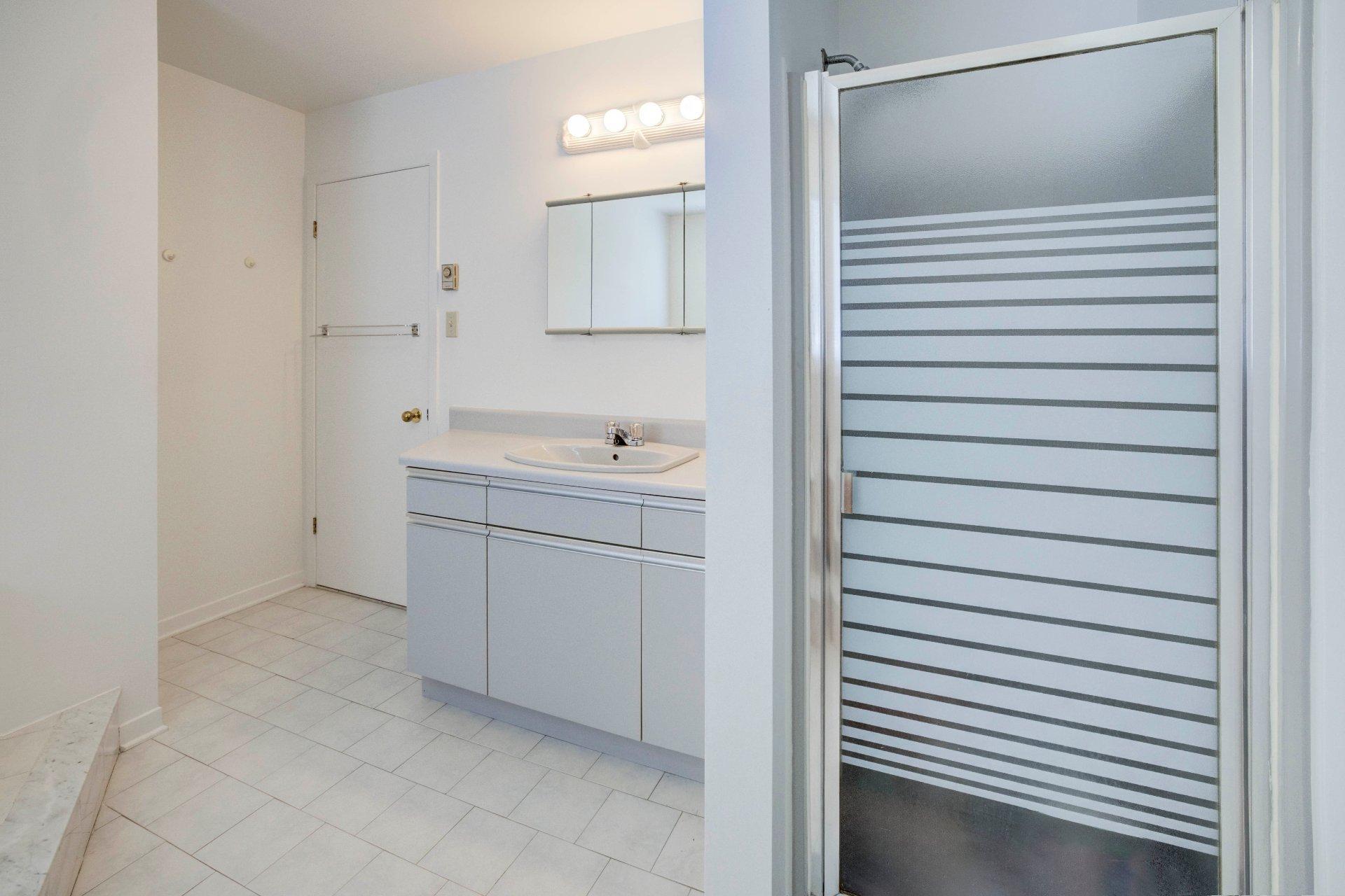 









718


Rue Maisonneuve

,
Longueuil (Saint-Hubert),




QC
J3Y7W8

