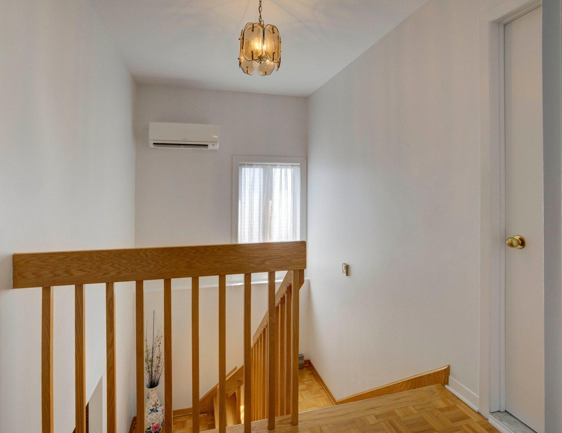 









718


Rue Maisonneuve

,
Longueuil (Saint-Hubert),




QC
J3Y7W8

