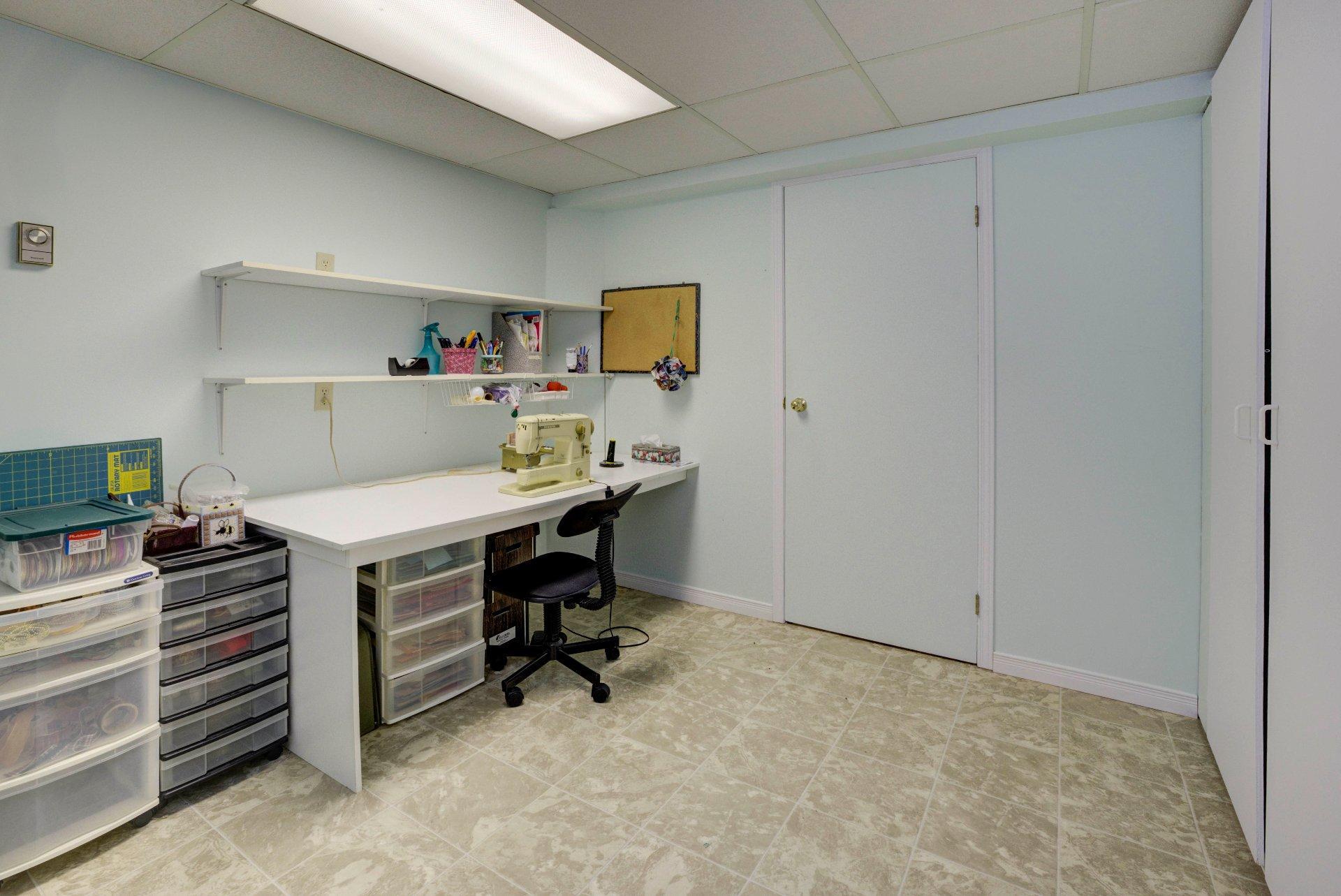 









718


Rue Maisonneuve

,
Longueuil (Saint-Hubert),




QC
J3Y7W8

