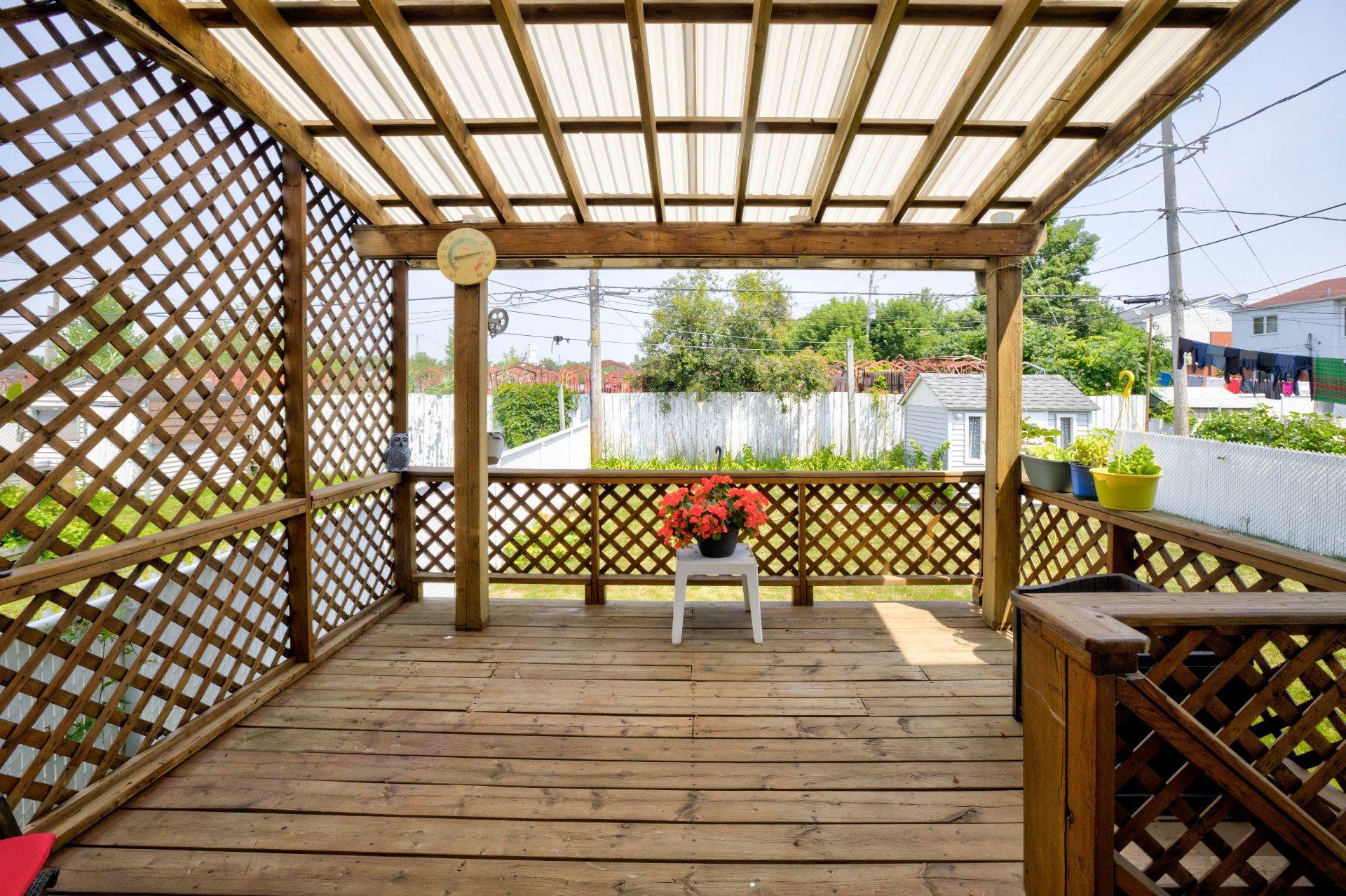 









718


Rue Maisonneuve

,
Longueuil (Saint-Hubert),




QC
J3Y7W8

