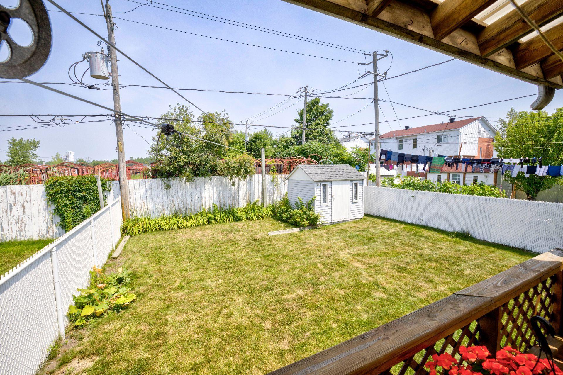 









718


Rue Maisonneuve

,
Longueuil (Saint-Hubert),




QC
J3Y7W8


