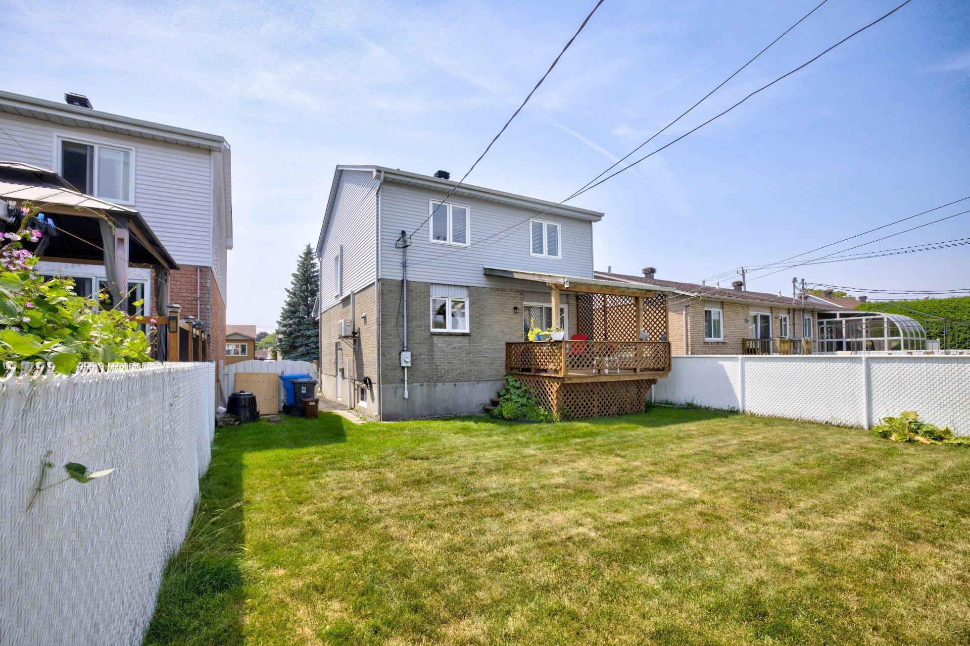 









718


Rue Maisonneuve

,
Longueuil (Saint-Hubert),




QC
J3Y7W8

