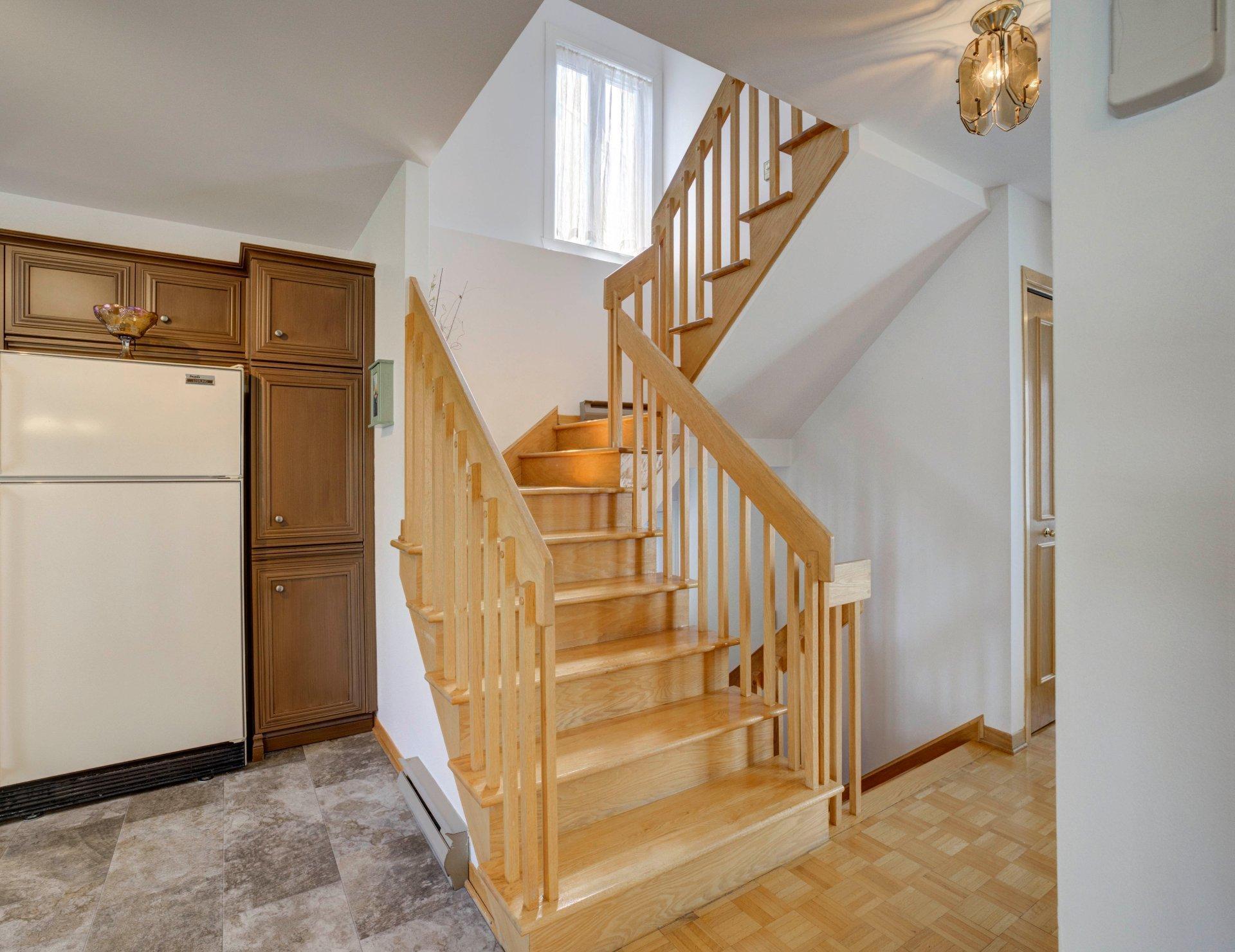 









718


Rue Maisonneuve

,
Longueuil (Saint-Hubert),




QC
J3Y7W8

