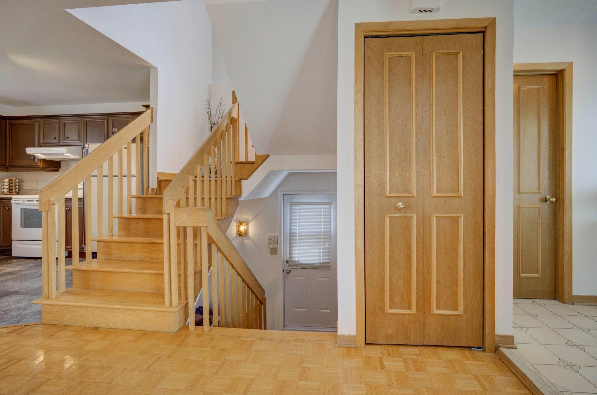 









718


Rue Maisonneuve

,
Longueuil (Saint-Hubert),




QC
J3Y7W8

