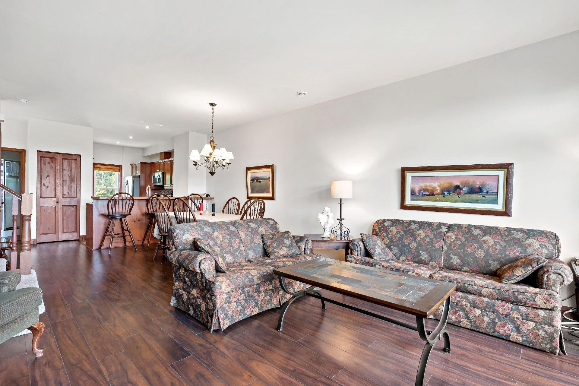 









165


Rue du Mont-Plaisant

, 8,
Mont-Tremblant,




QC
J8E1L2

