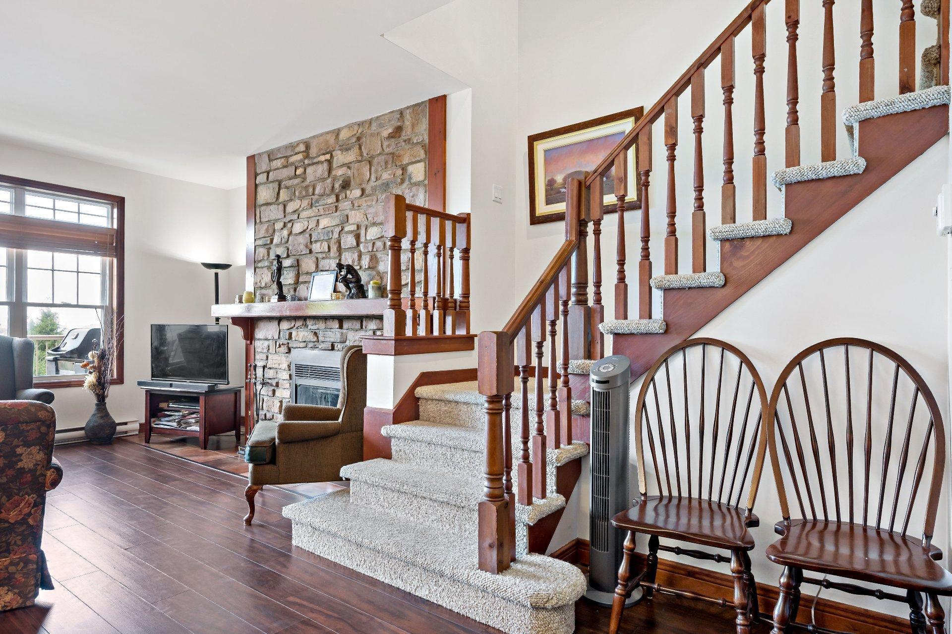 









165


Rue du Mont-Plaisant

, 8,
Mont-Tremblant,




QC
J8E1L2

