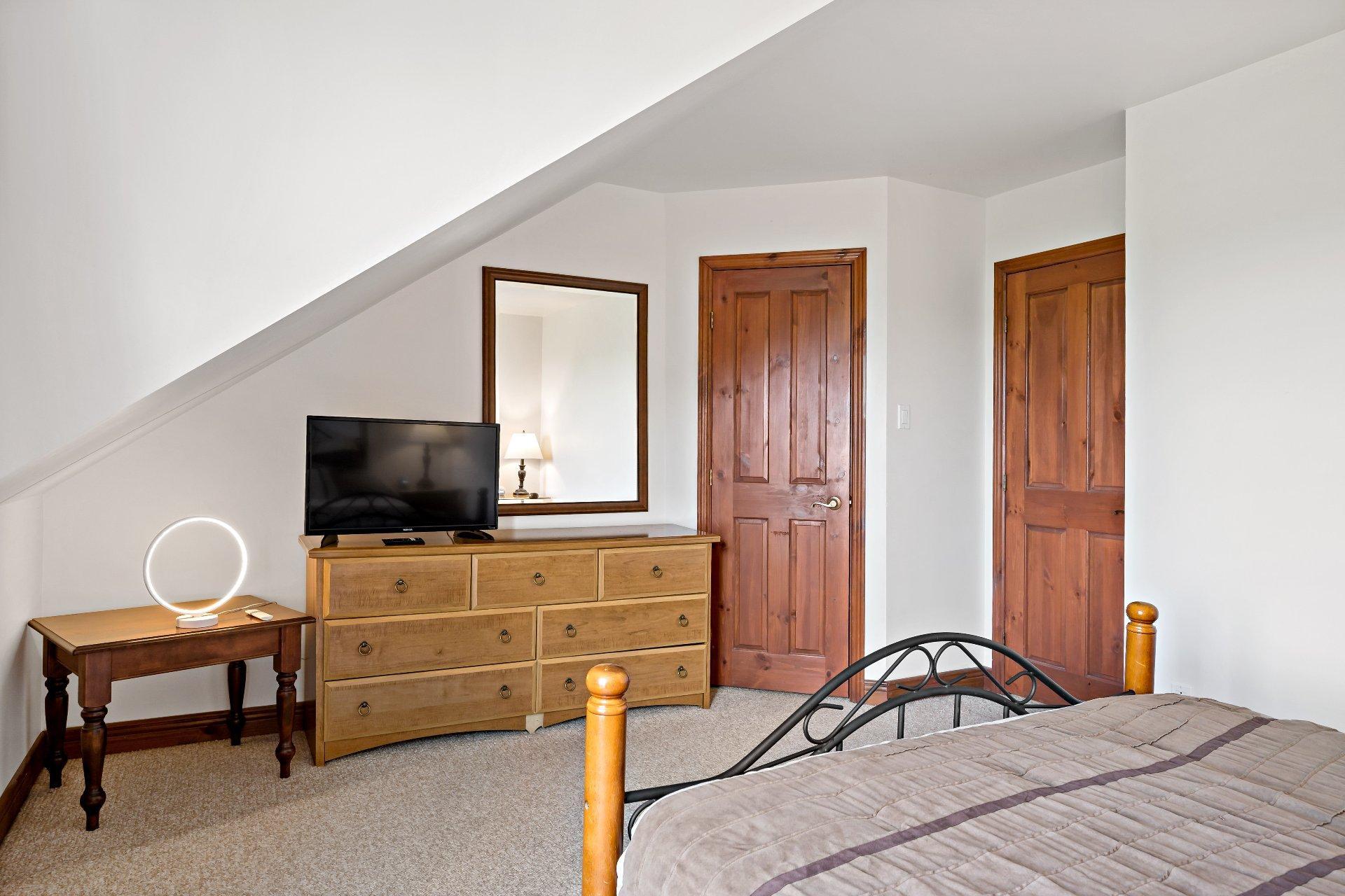 









165


Rue du Mont-Plaisant

, 8,
Mont-Tremblant,




QC
J8E1L2

