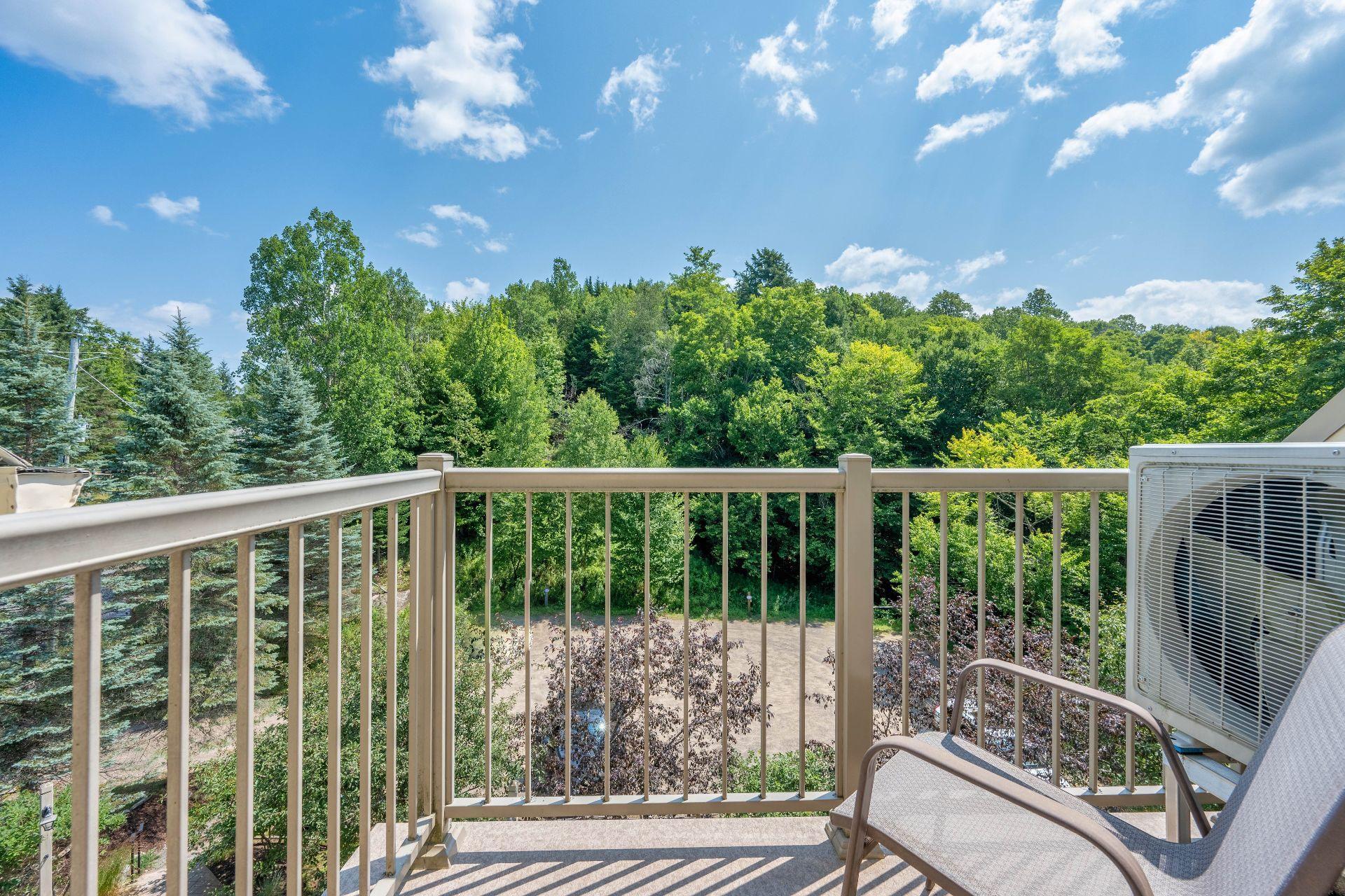 









165


Rue du Mont-Plaisant

, 8,
Mont-Tremblant,




QC
J8E1L2

