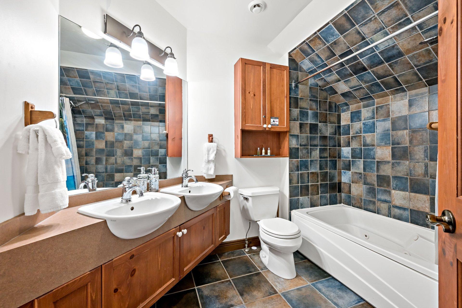 









165


Rue du Mont-Plaisant

, 8,
Mont-Tremblant,




QC
J8E1L2

