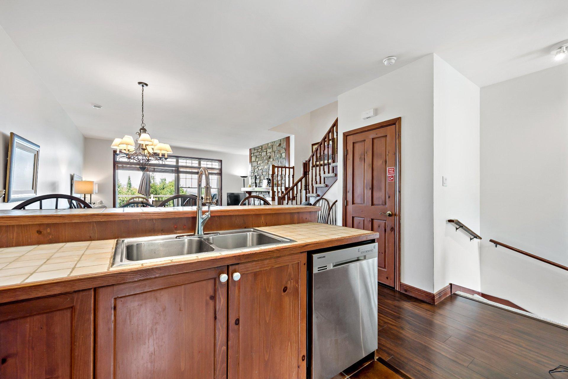 









165


Rue du Mont-Plaisant

, 8,
Mont-Tremblant,




QC
J8E1L2

