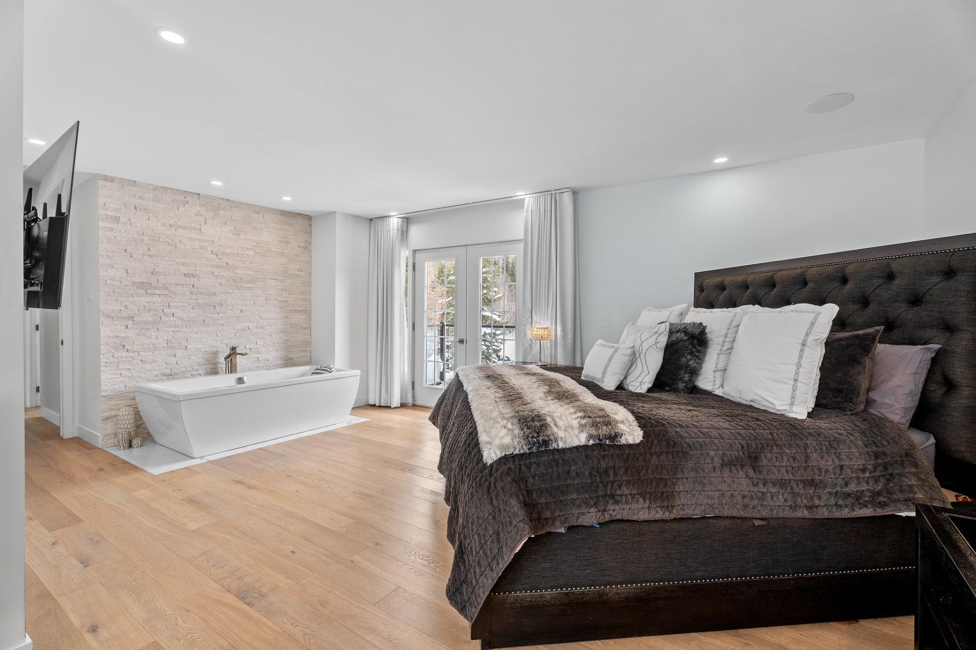 









5619


Ch. Monjeau

,
Sainte-Agathe-des-Monts,




QC
J8C0N6

