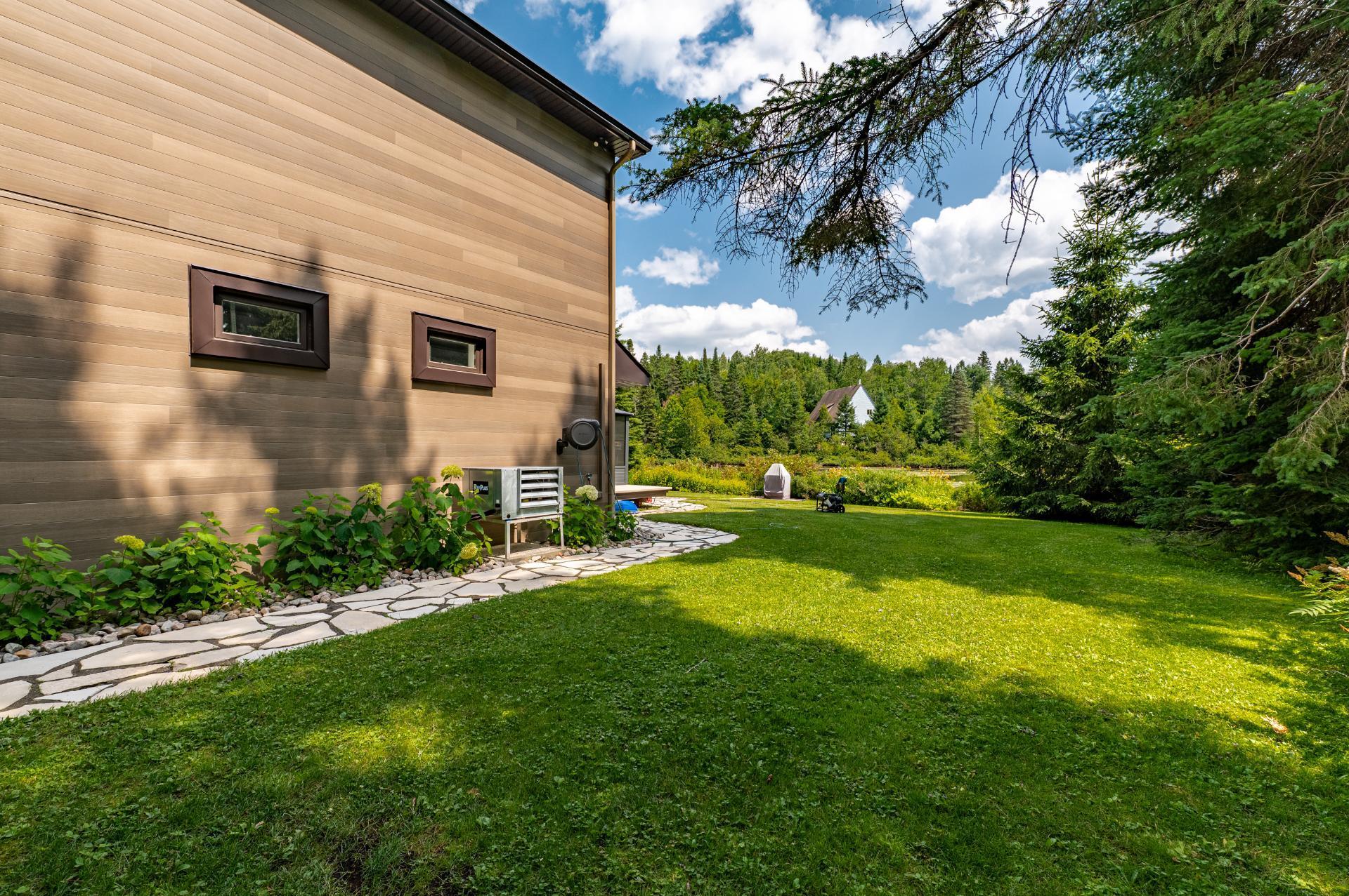 









5619


Ch. Monjeau

,
Sainte-Agathe-des-Monts,




QC
J8C0N6

