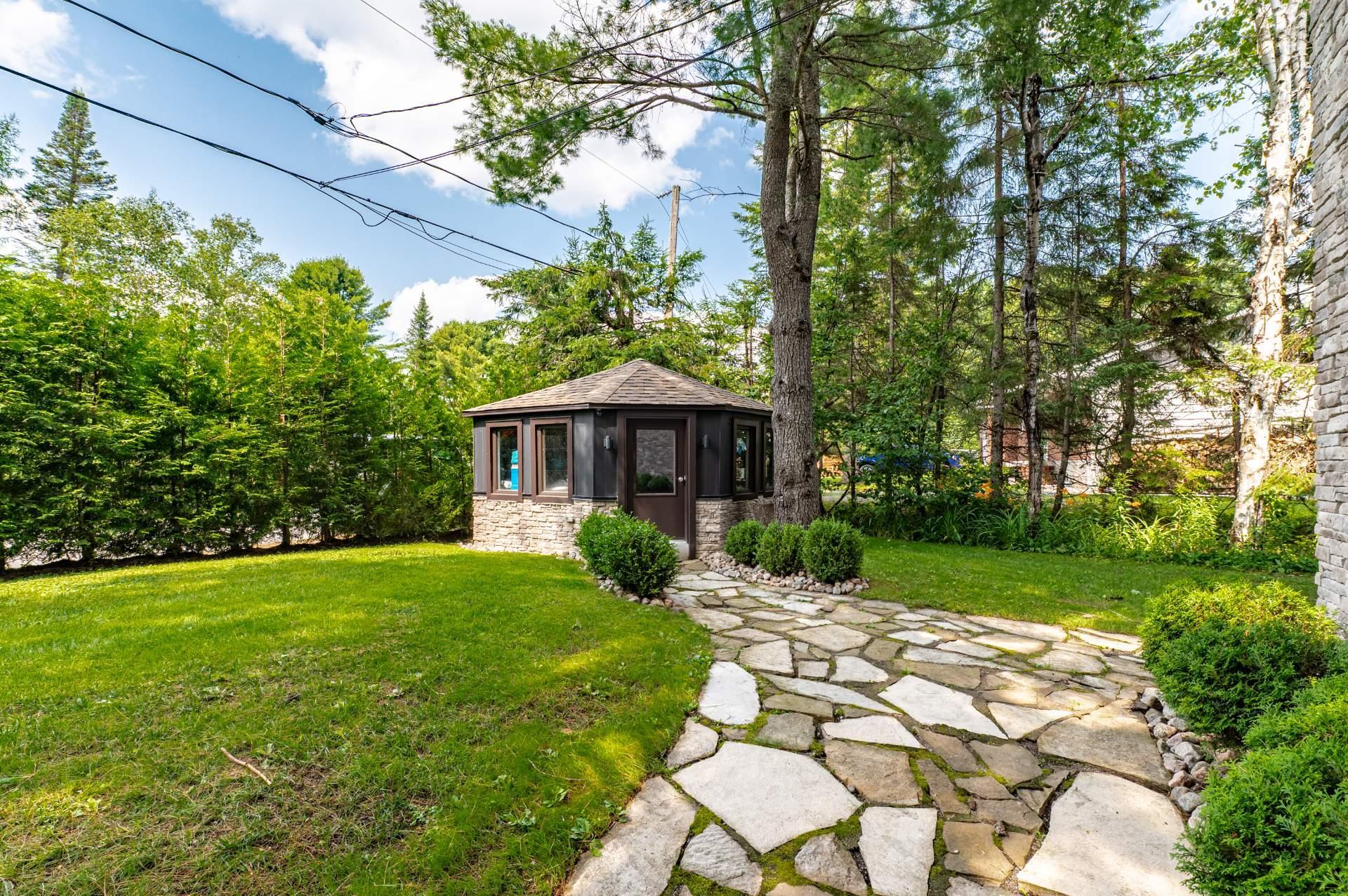 









5619


Ch. Monjeau

,
Sainte-Agathe-des-Monts,




QC
J8C0N6

